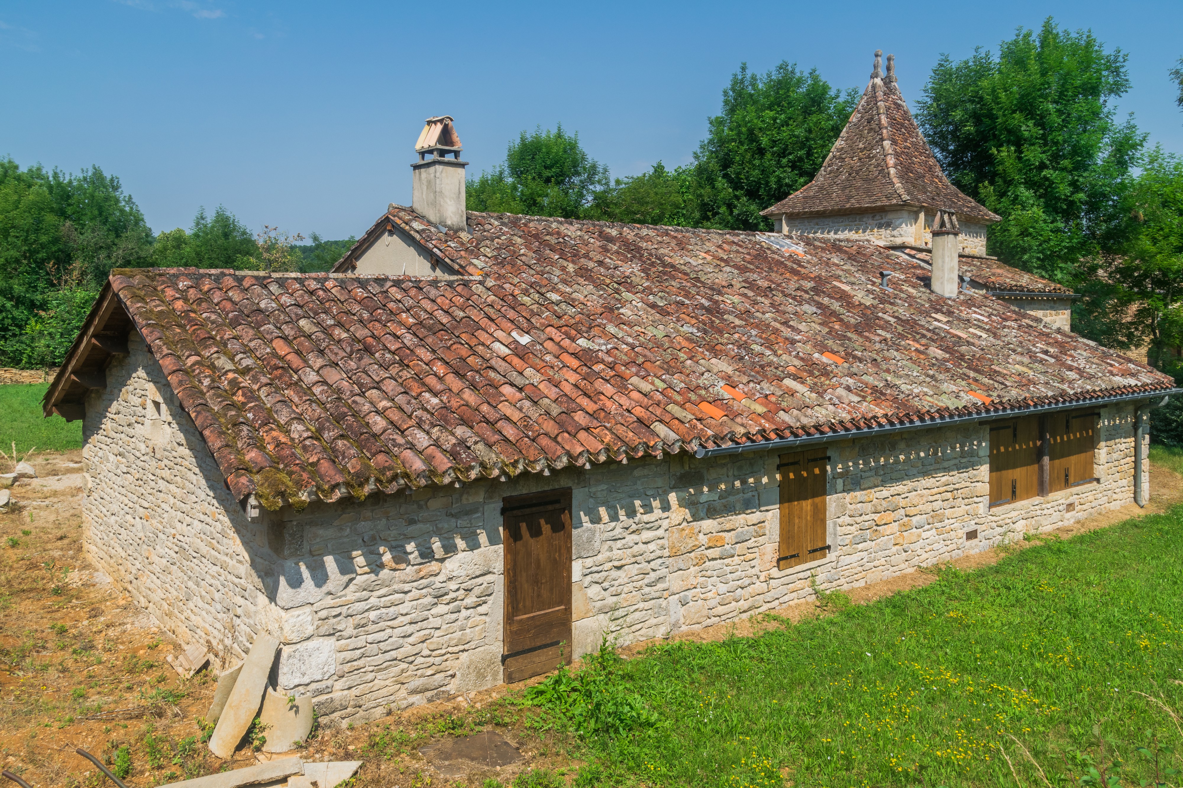 Outbuildings at the Castle of Cas 01