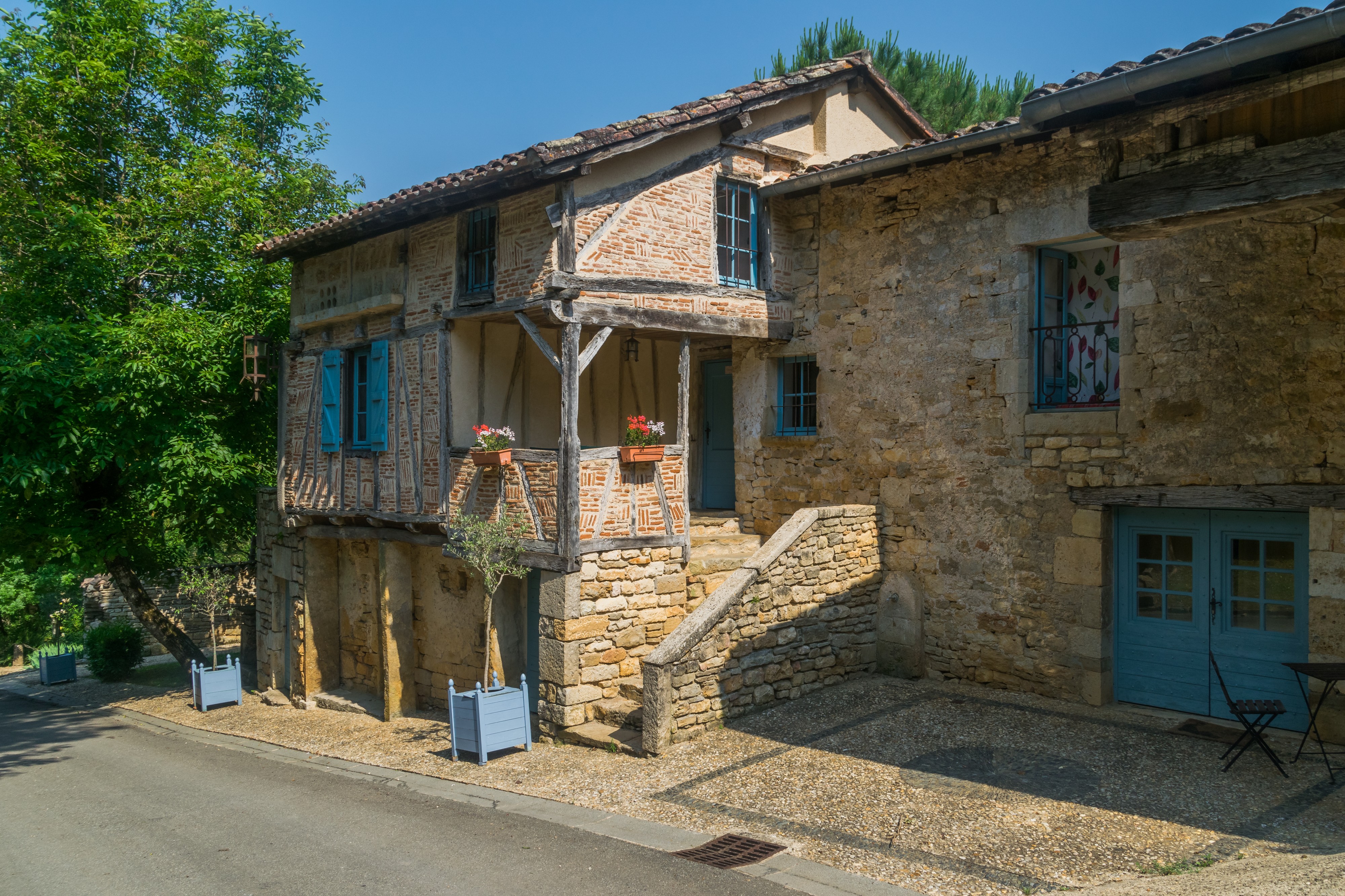 Outbuildings at the Castle of Cas 02