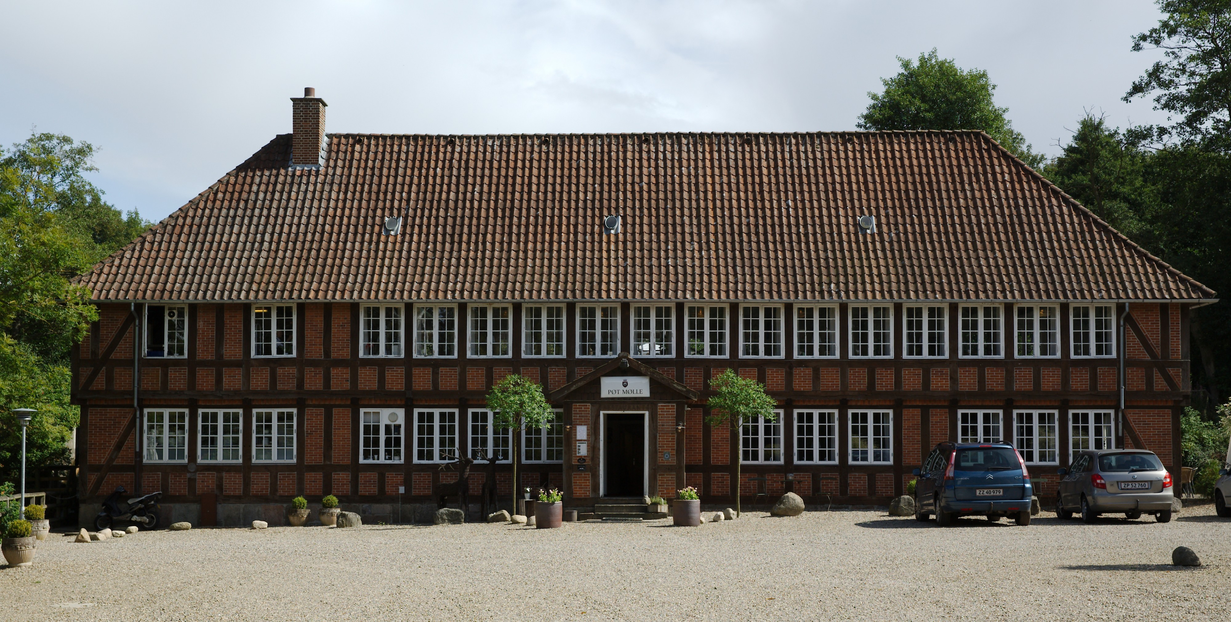 Pøt Mølle set fra indkørslen