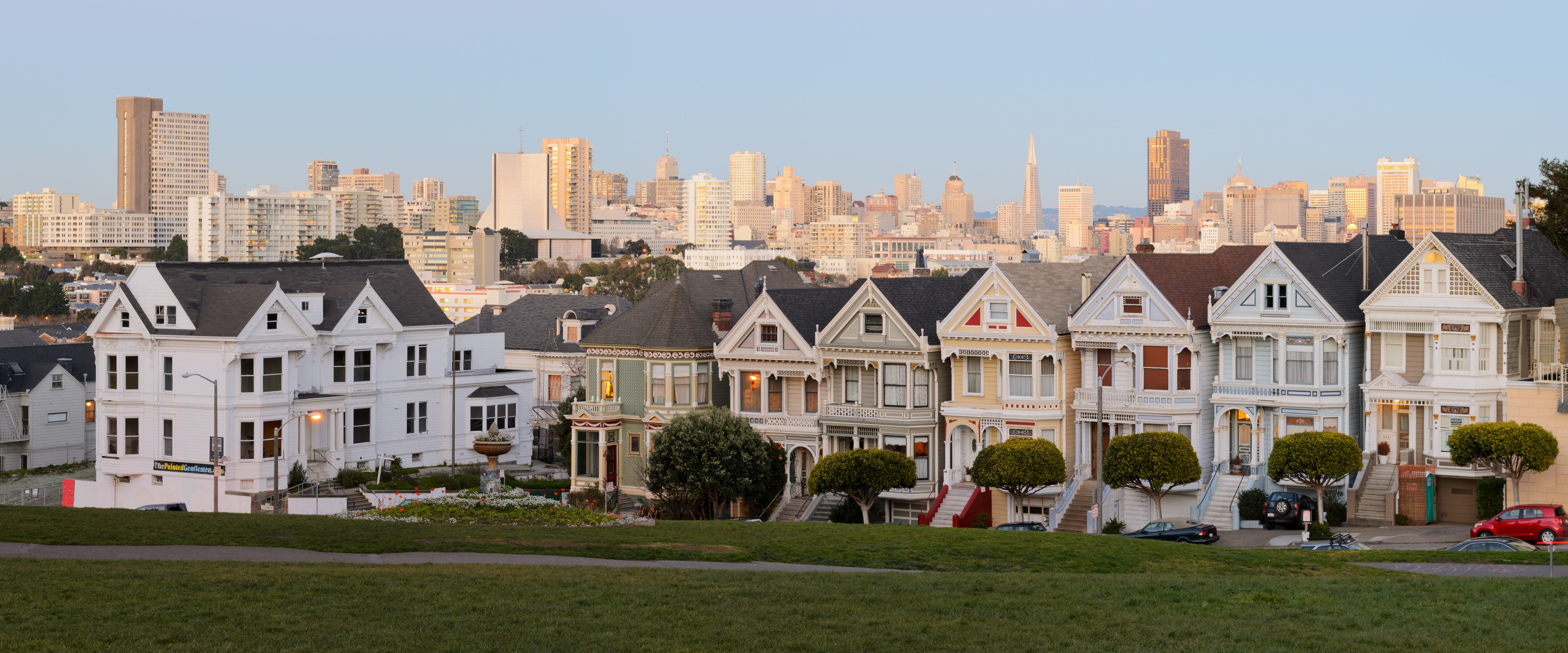 Painted Ladies San Francisco January 2013 panorama 1