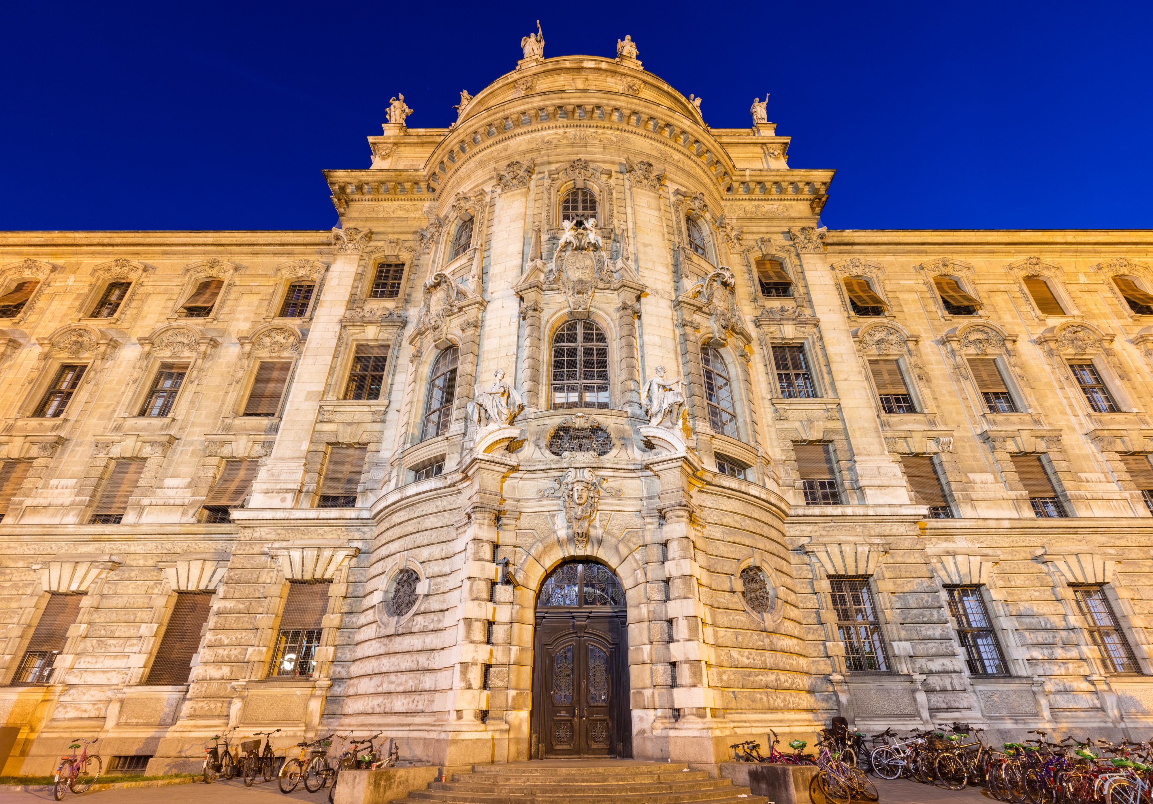 Palacio de Justicia, Stachus, Múnich, Alemania, 2015-07-04, DD 11