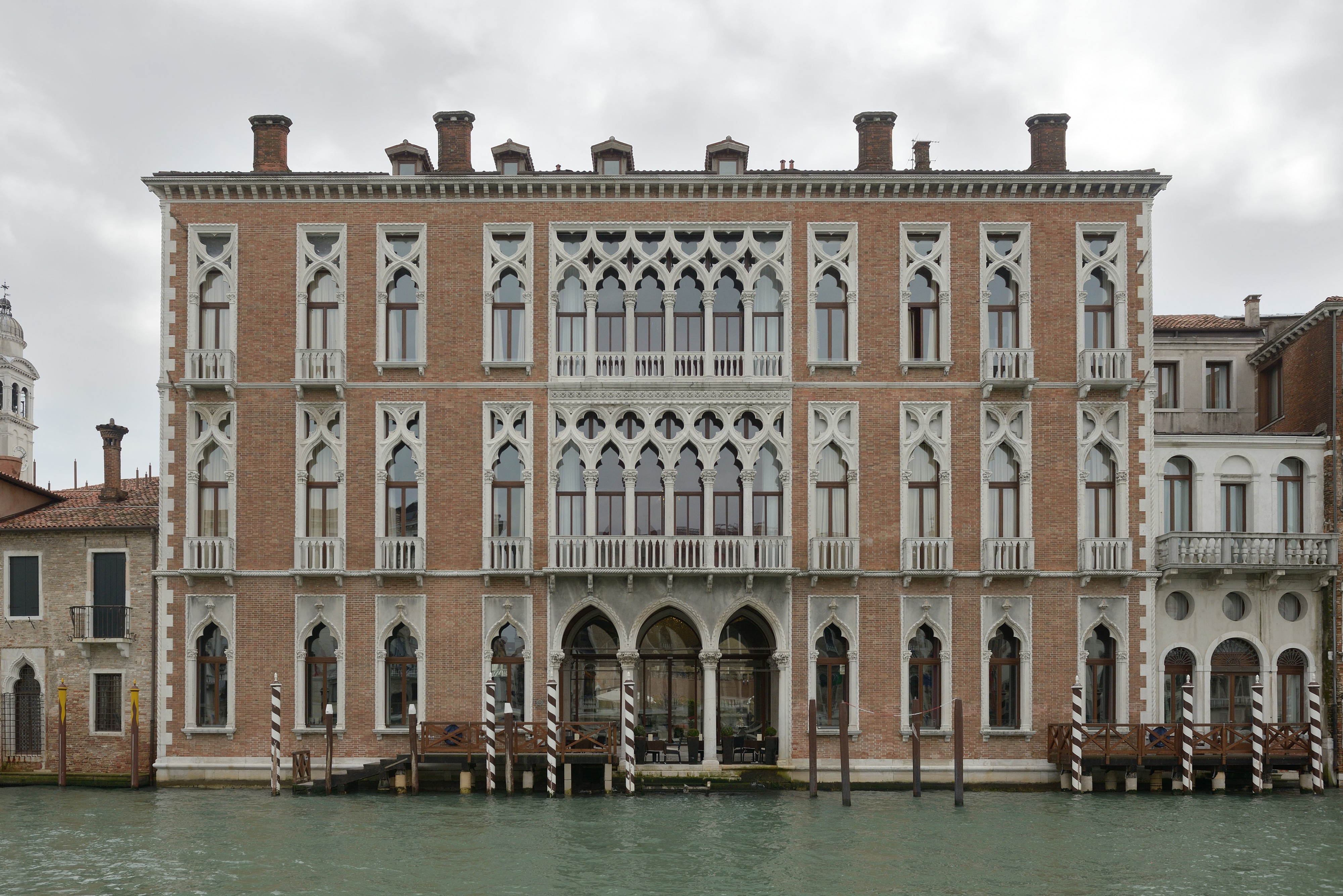 Palazzo Genovese facciata Canal Grande Venezia