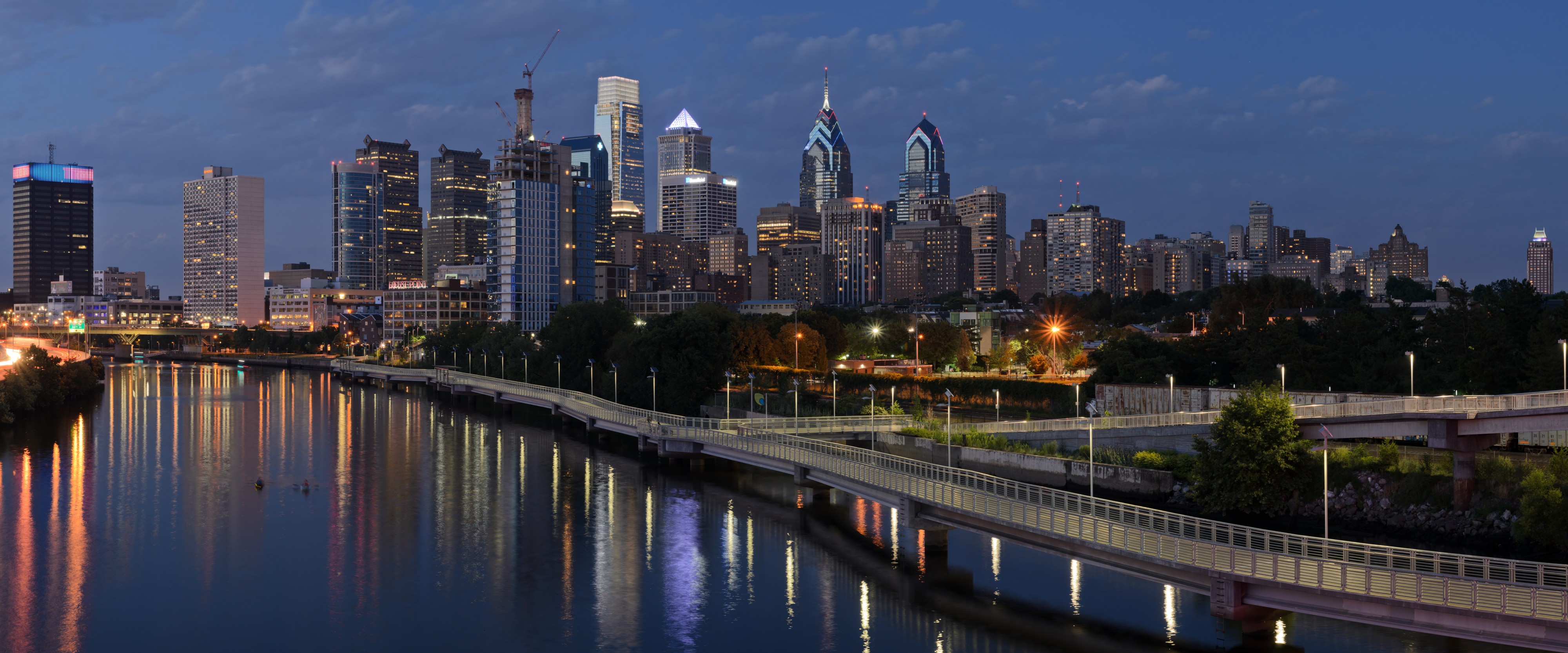 Philadelphia from South Street Bridge July 2016 panorama 3