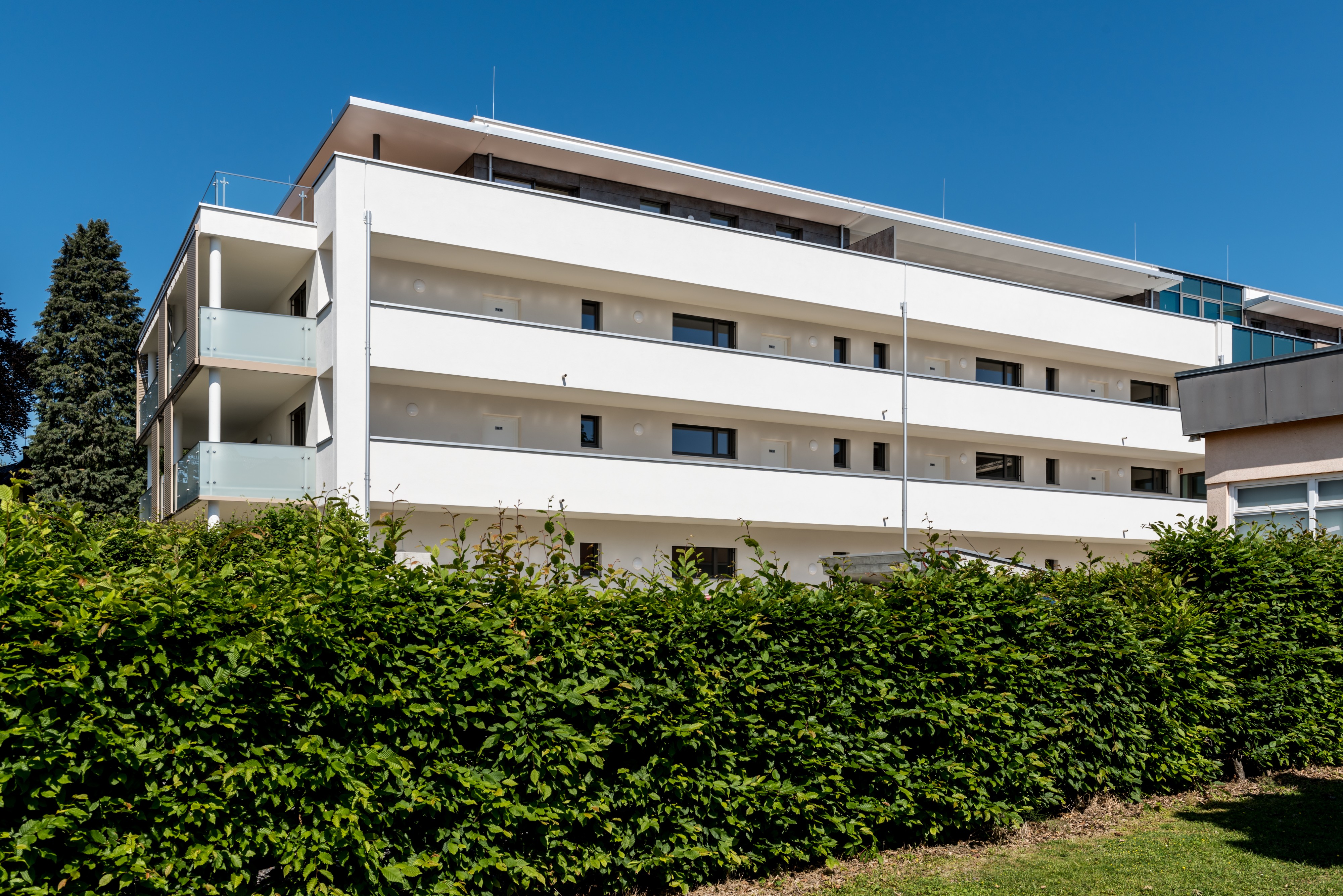 Poertschach Hauptstrasse 205 Appartementhaus Weisses Roessl 27052017 8940