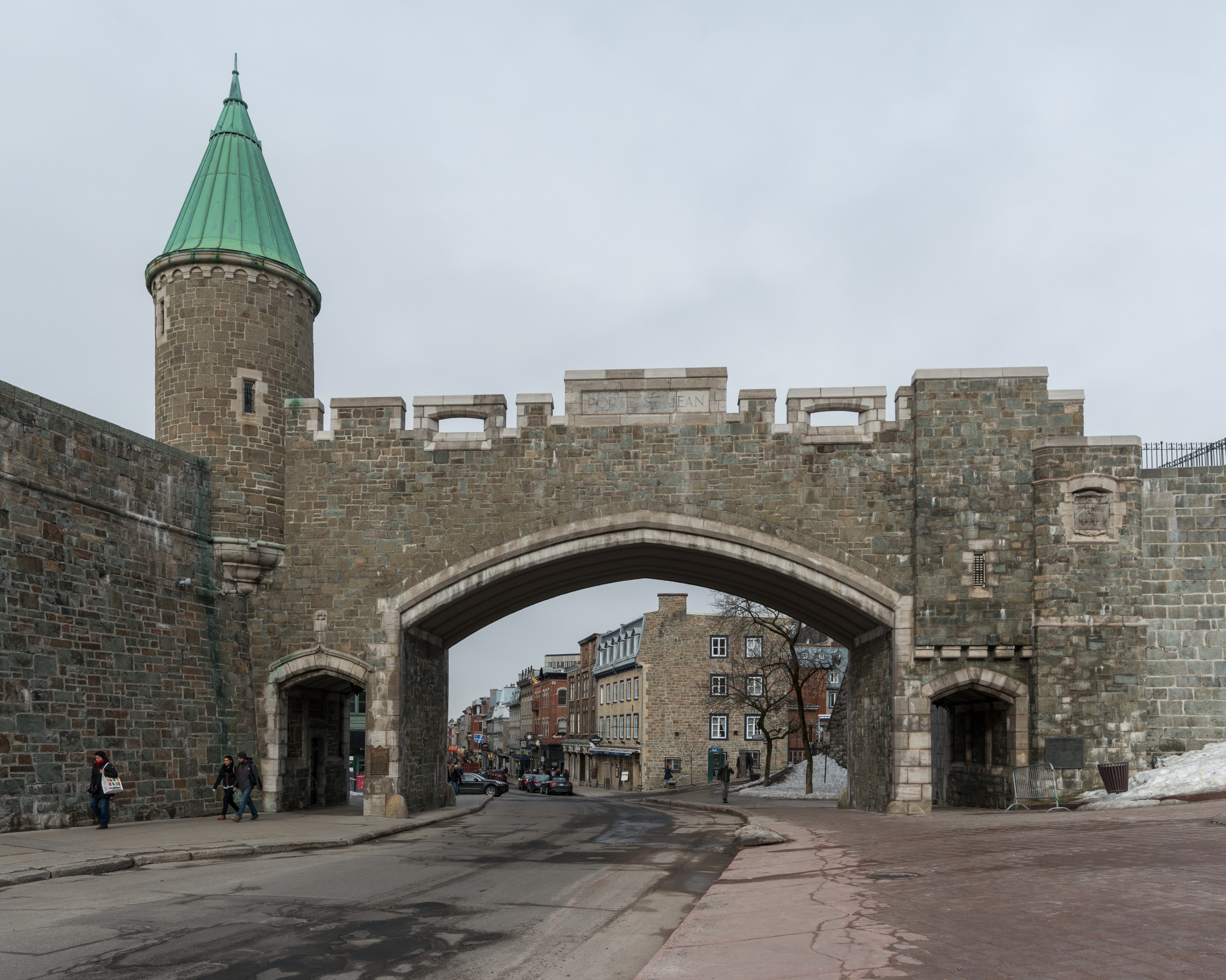 Porte St. Jean, Québec, West view 20170412 1
