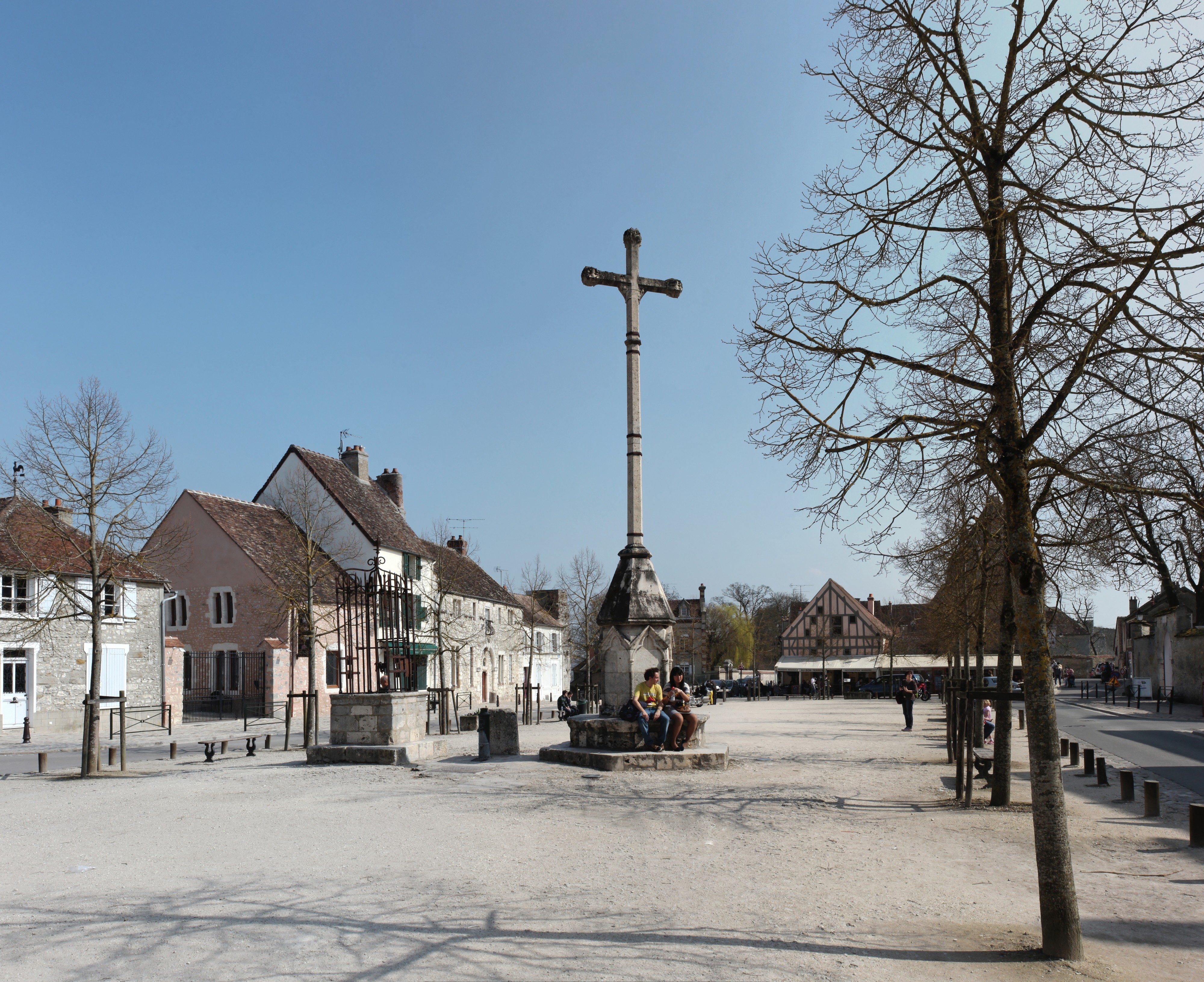 Provins - place du Châtel 03