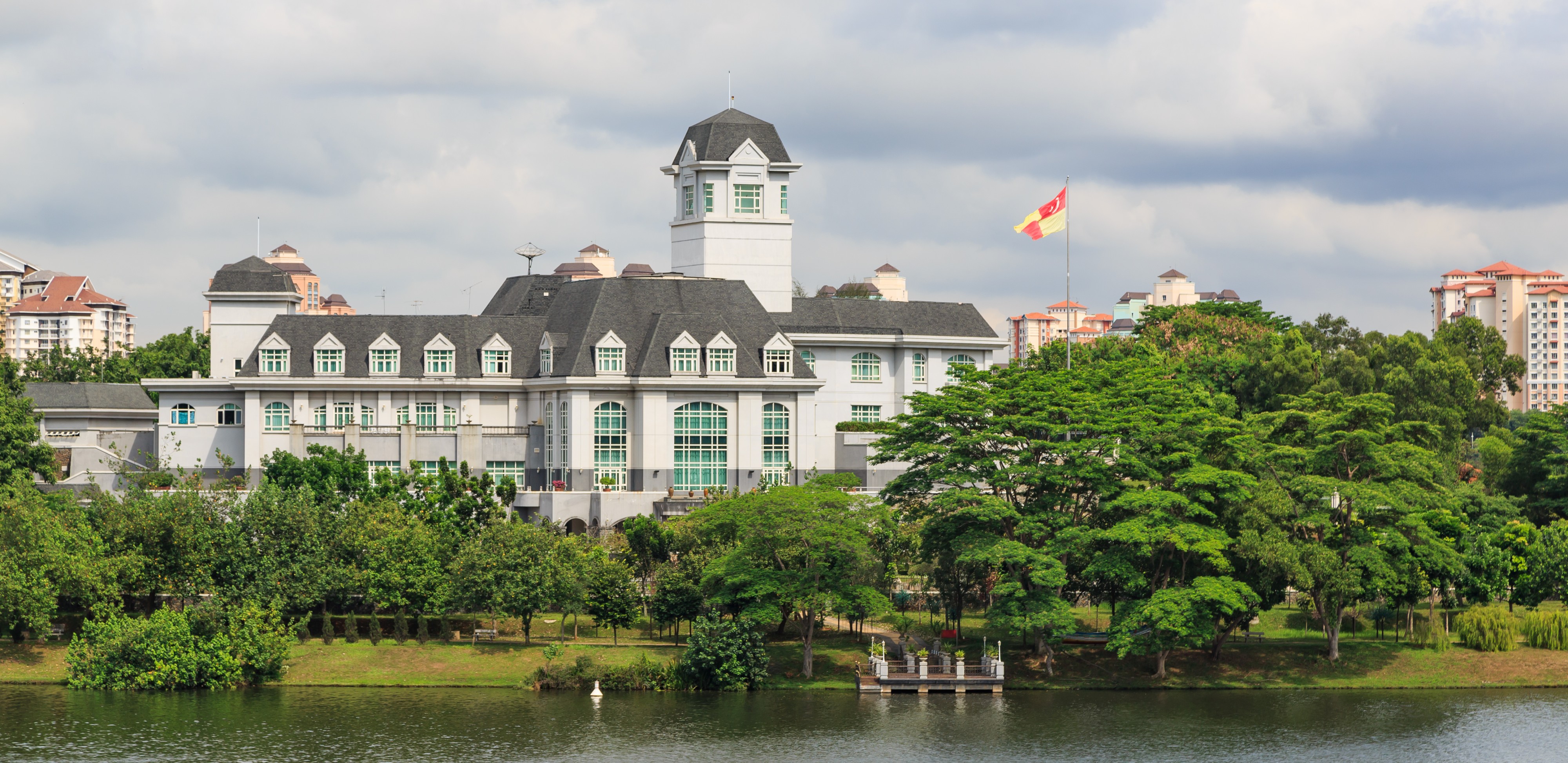 Putrajaya Malaysia Istana-Darul-Ehsan-01