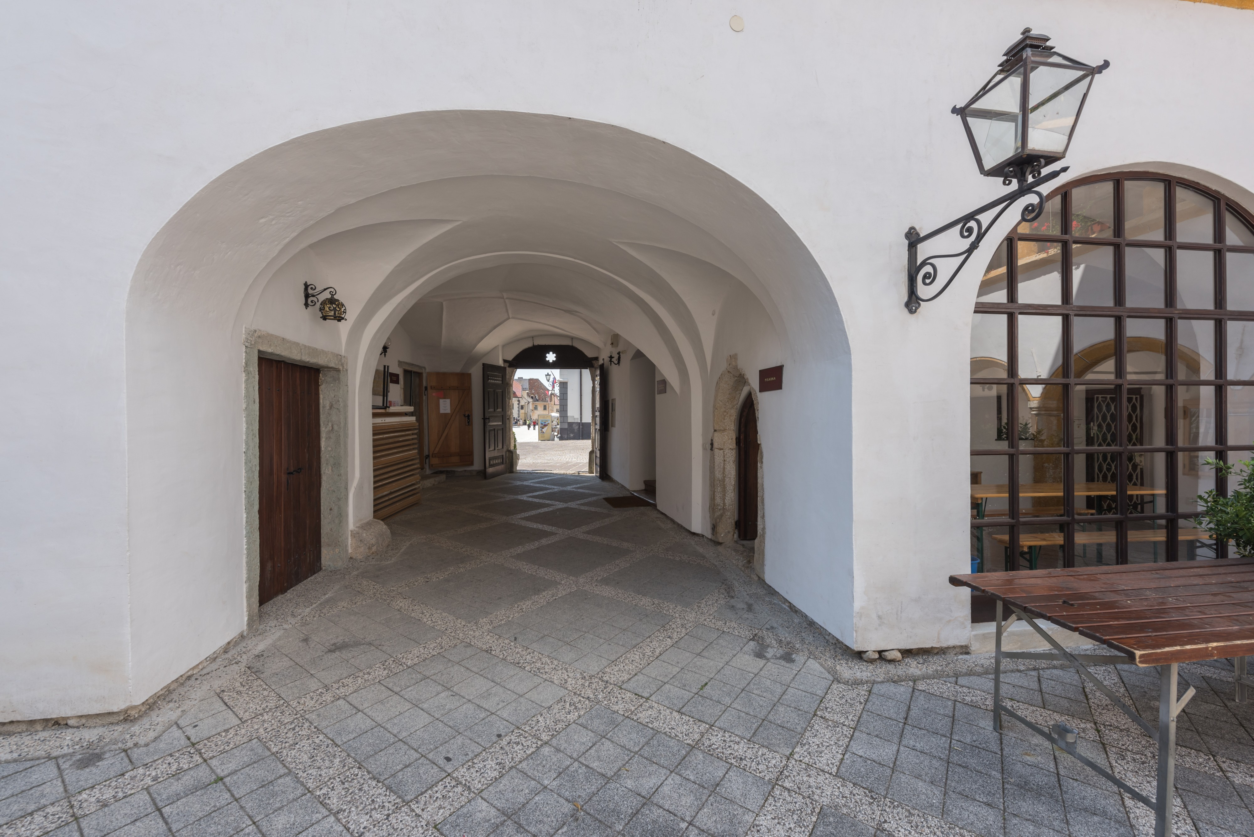 Radovljica Linhartov trg rectory courtyard 24062016 2839