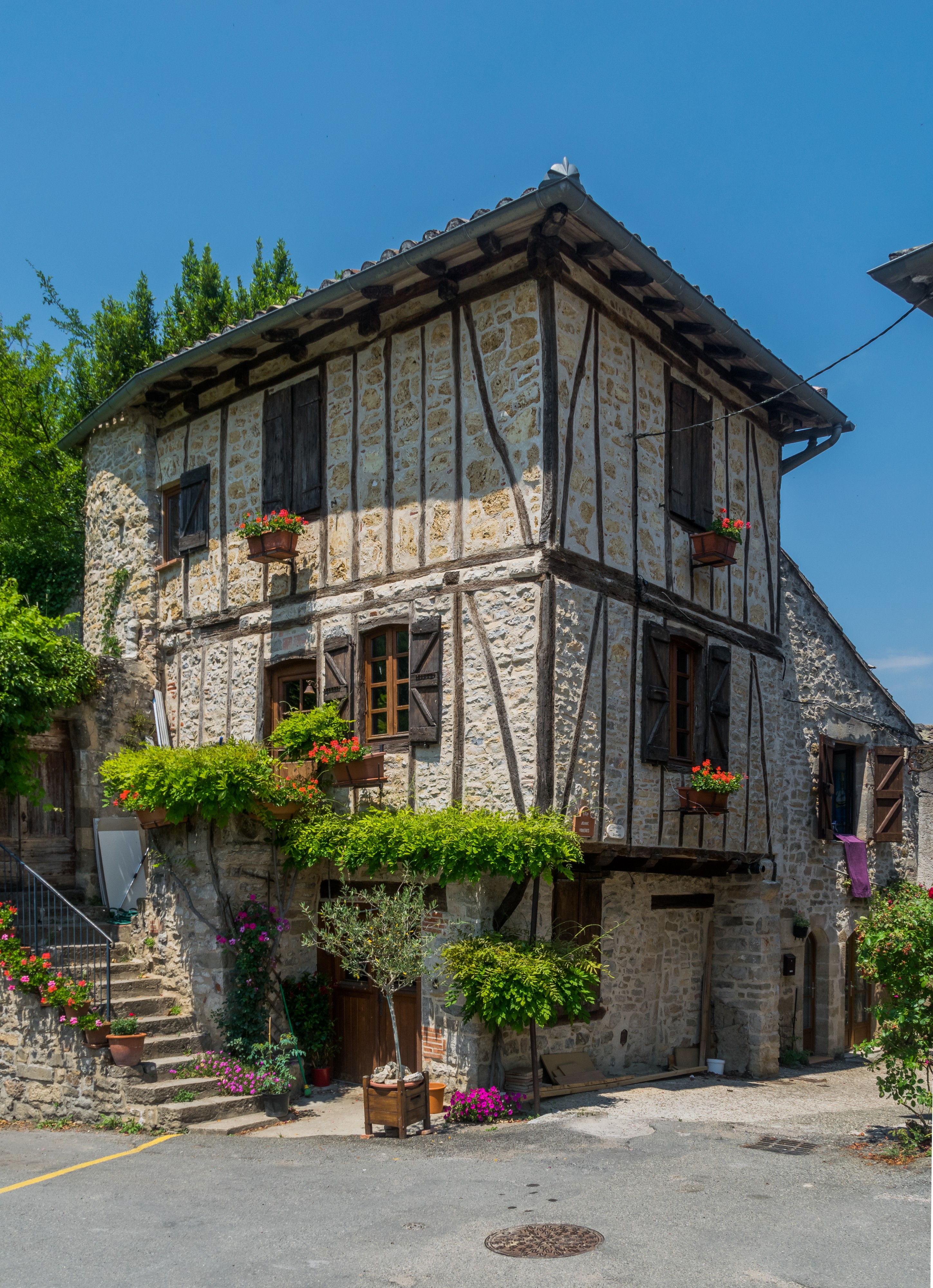 Residential house in Penne 03