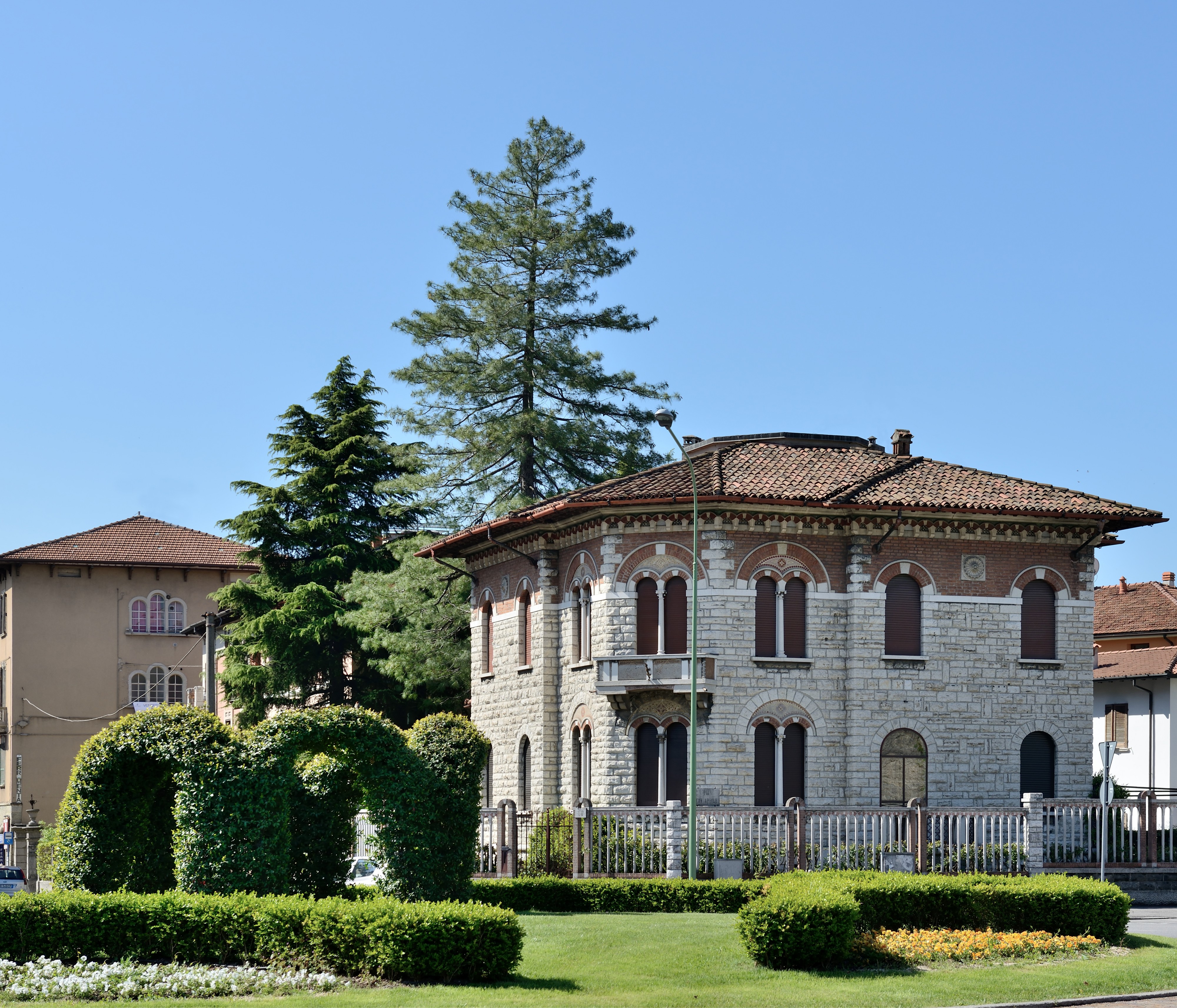 Revivalism (architecture) in Brescia house Cadeo