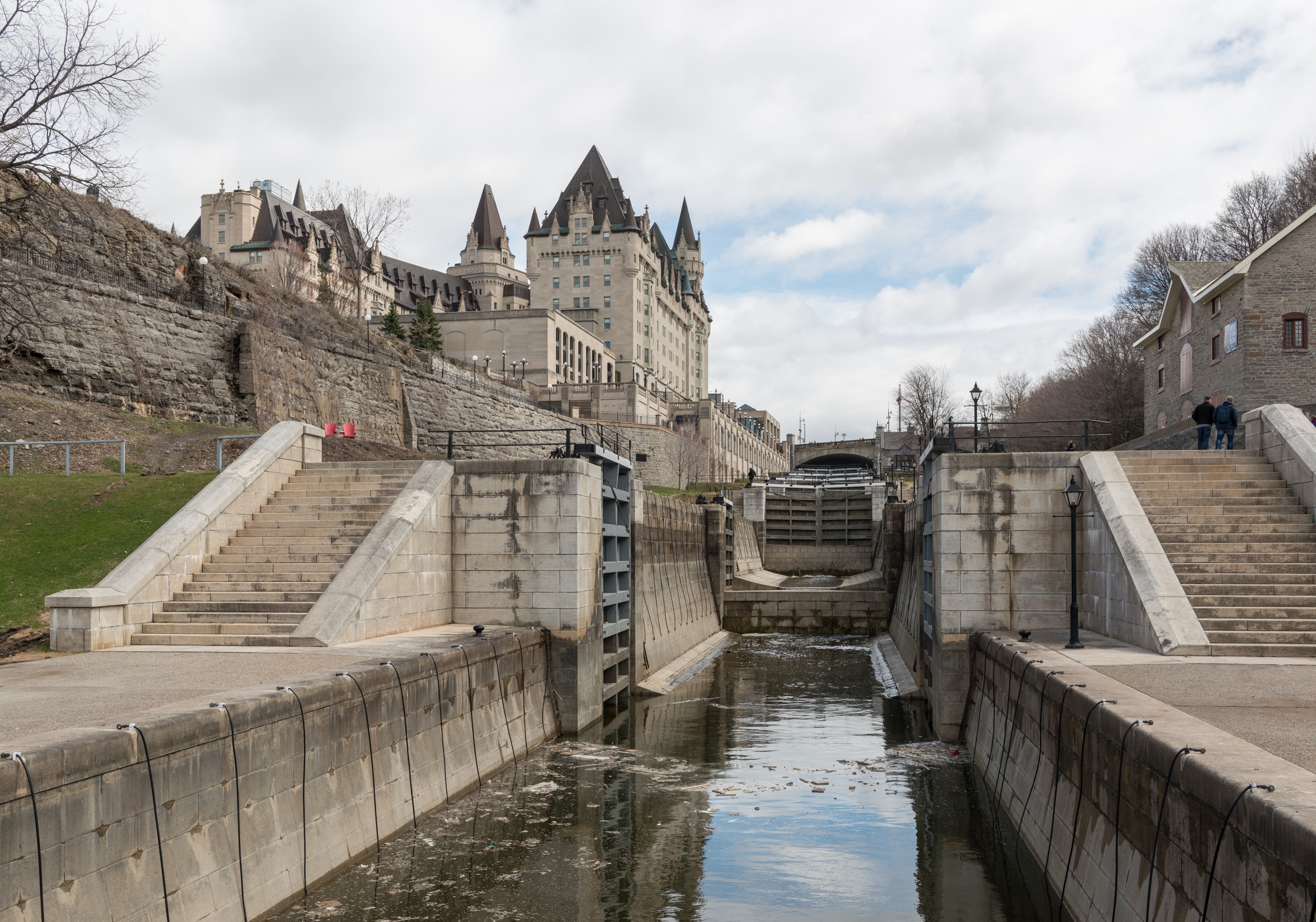 Rideau Canal and Château Laurier, Ottawa, Northwest view 20170422 1