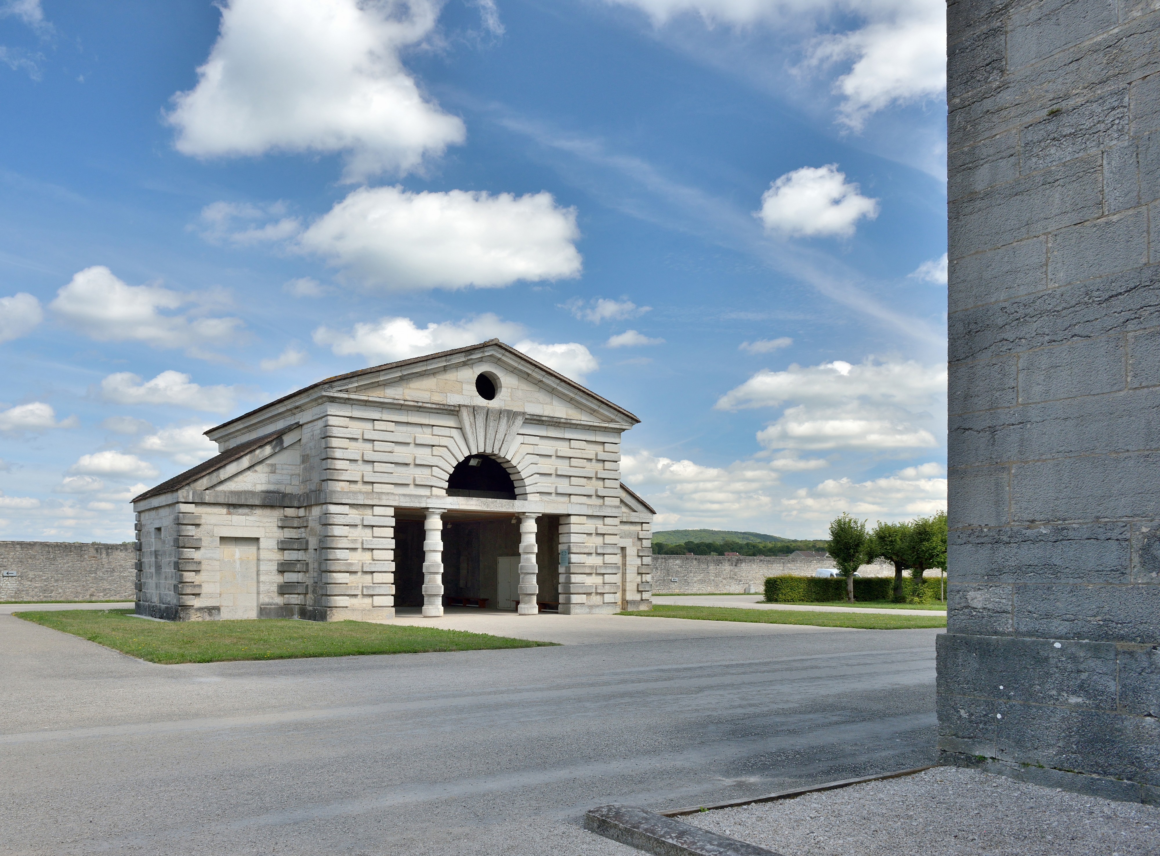 Saline royale d'Arc-et-Senans derriere la maison du directeur