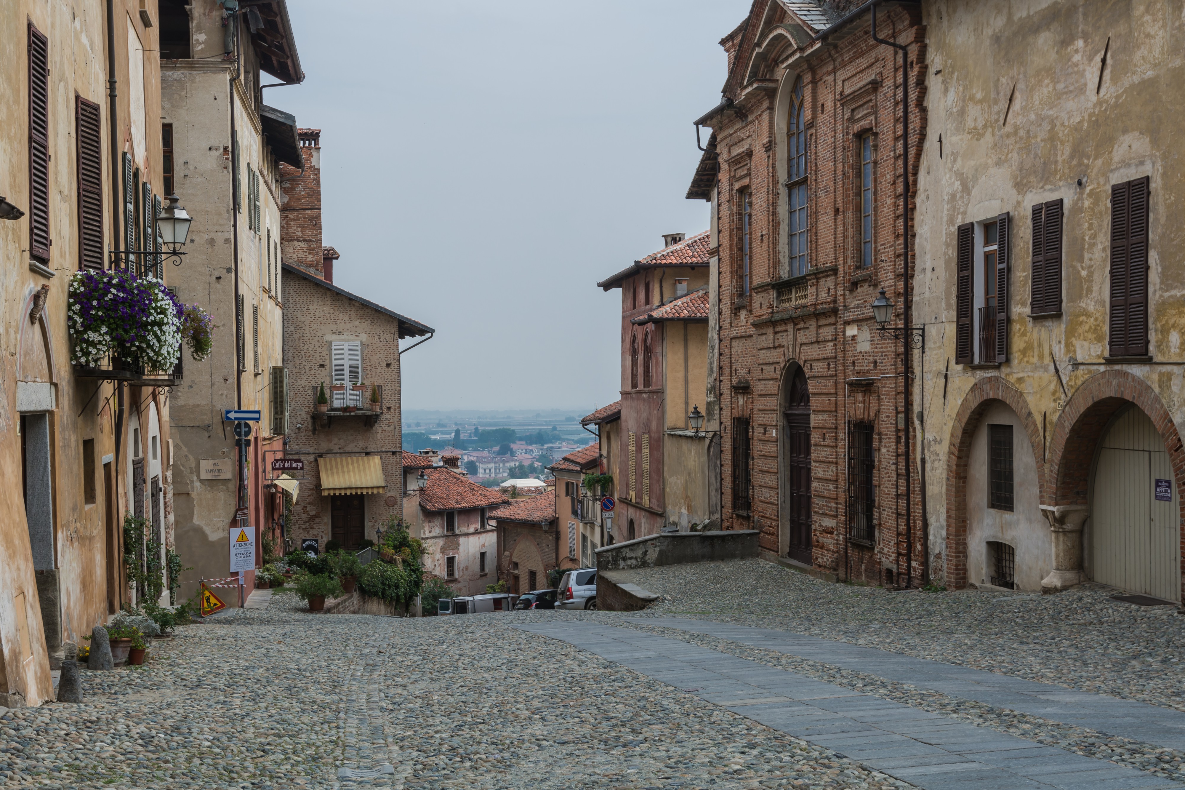 Saluzzo Via Salita al Castello