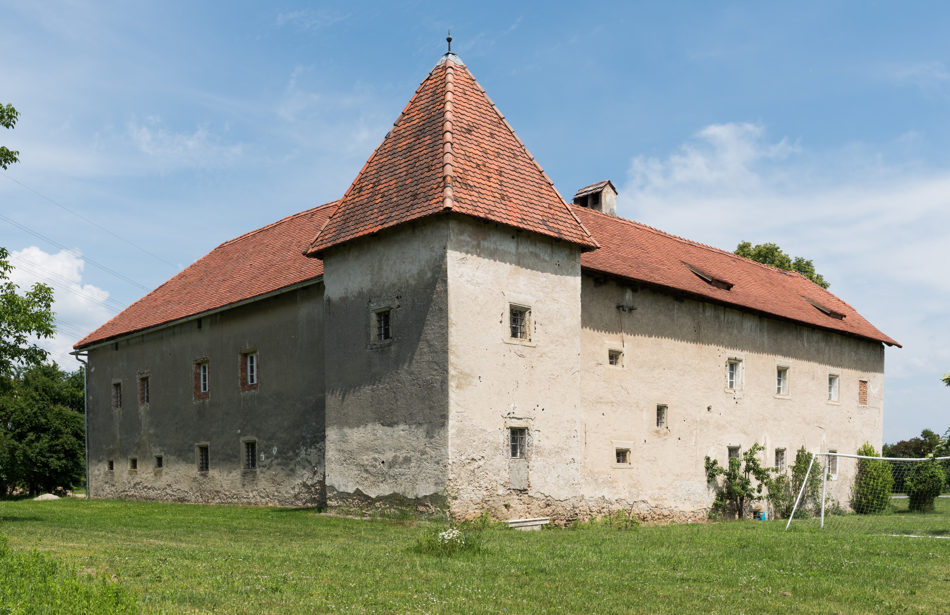 Sankt Kanzian Wasserhofen Schlossweg 1 Schloss SW-Ansicht 19052015 3934