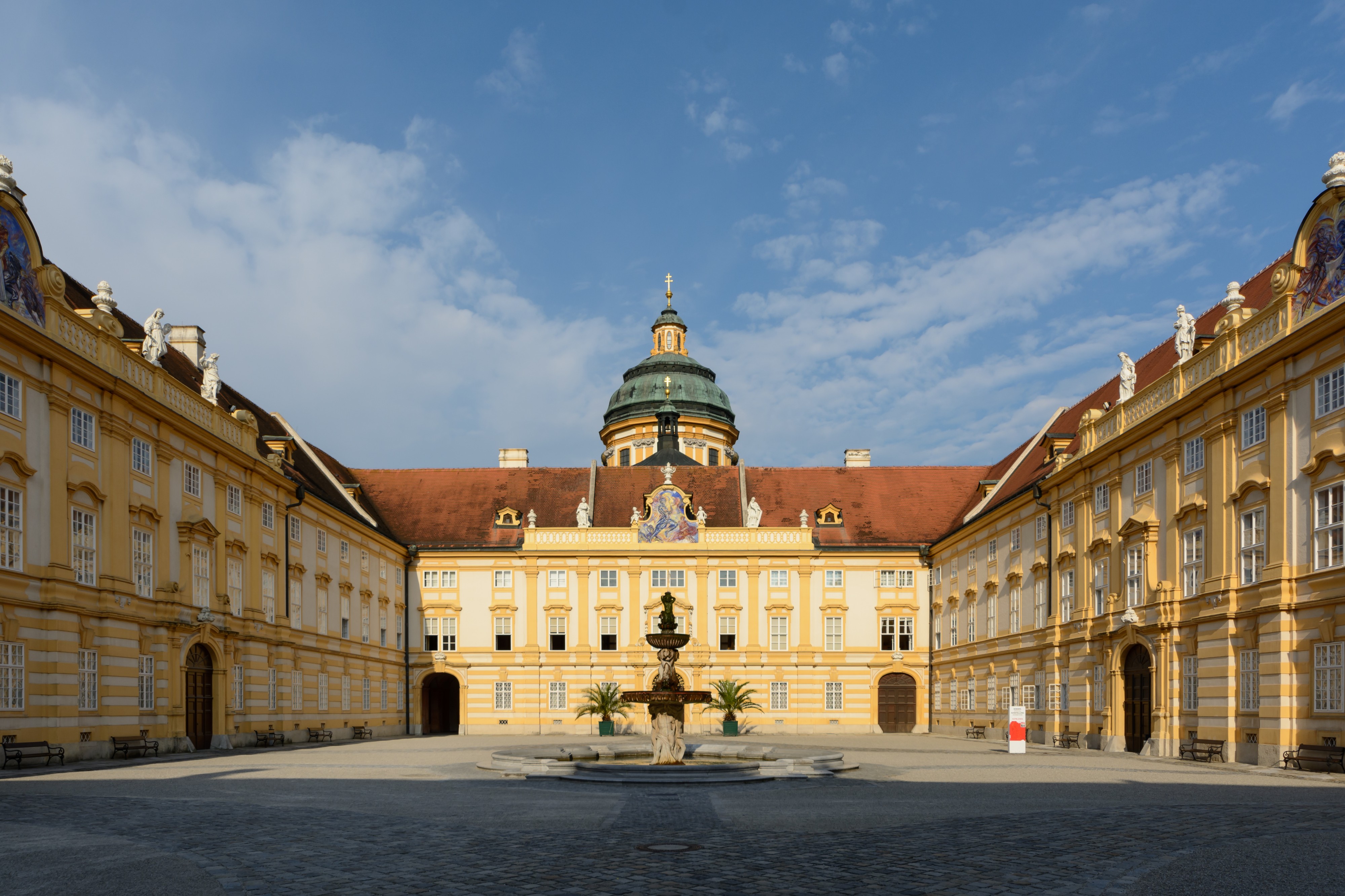 Stift Melk Prälatenhof 01