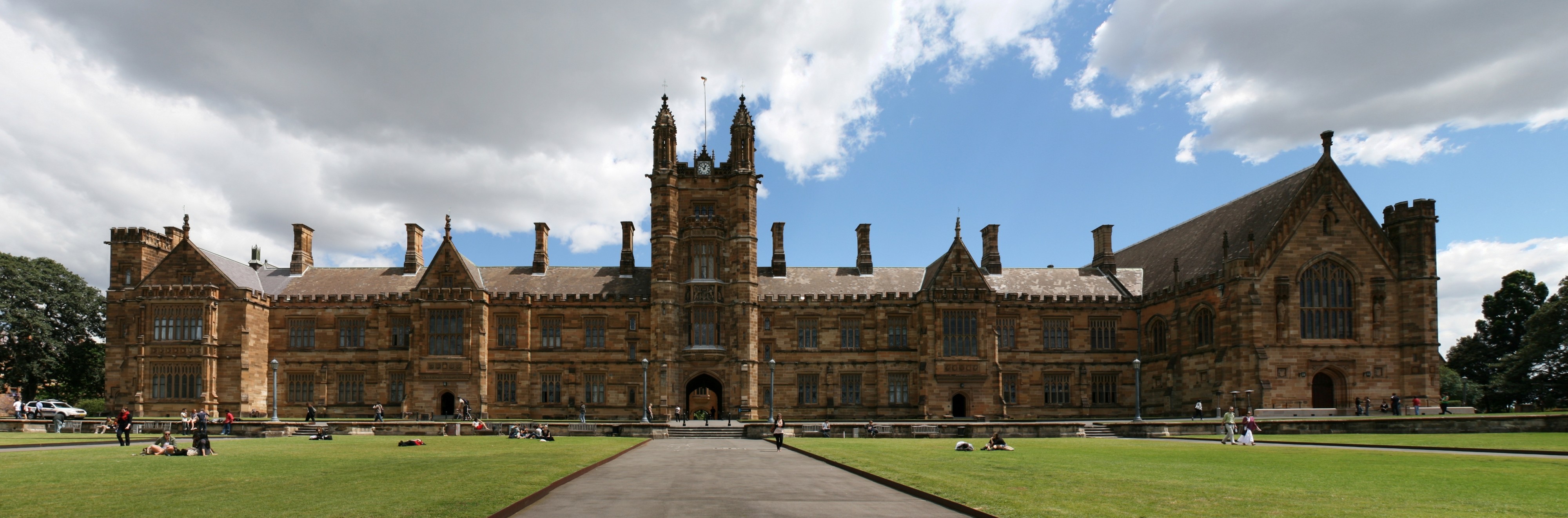 SydneyUniversity FrontLawns