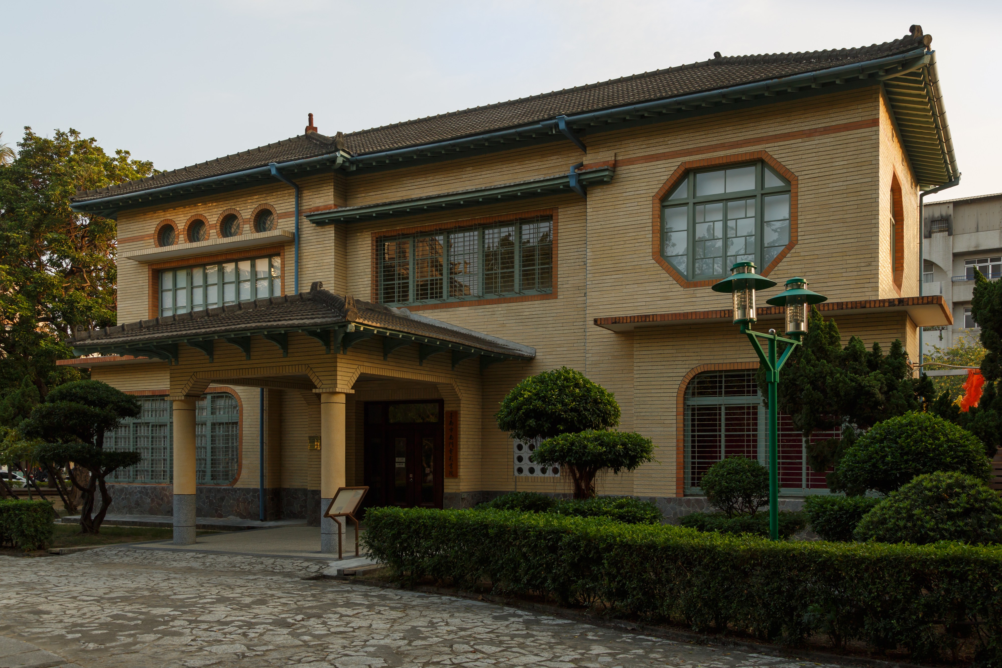 Tainan Taiwan Old-Radio-Broadcasting-Station-01