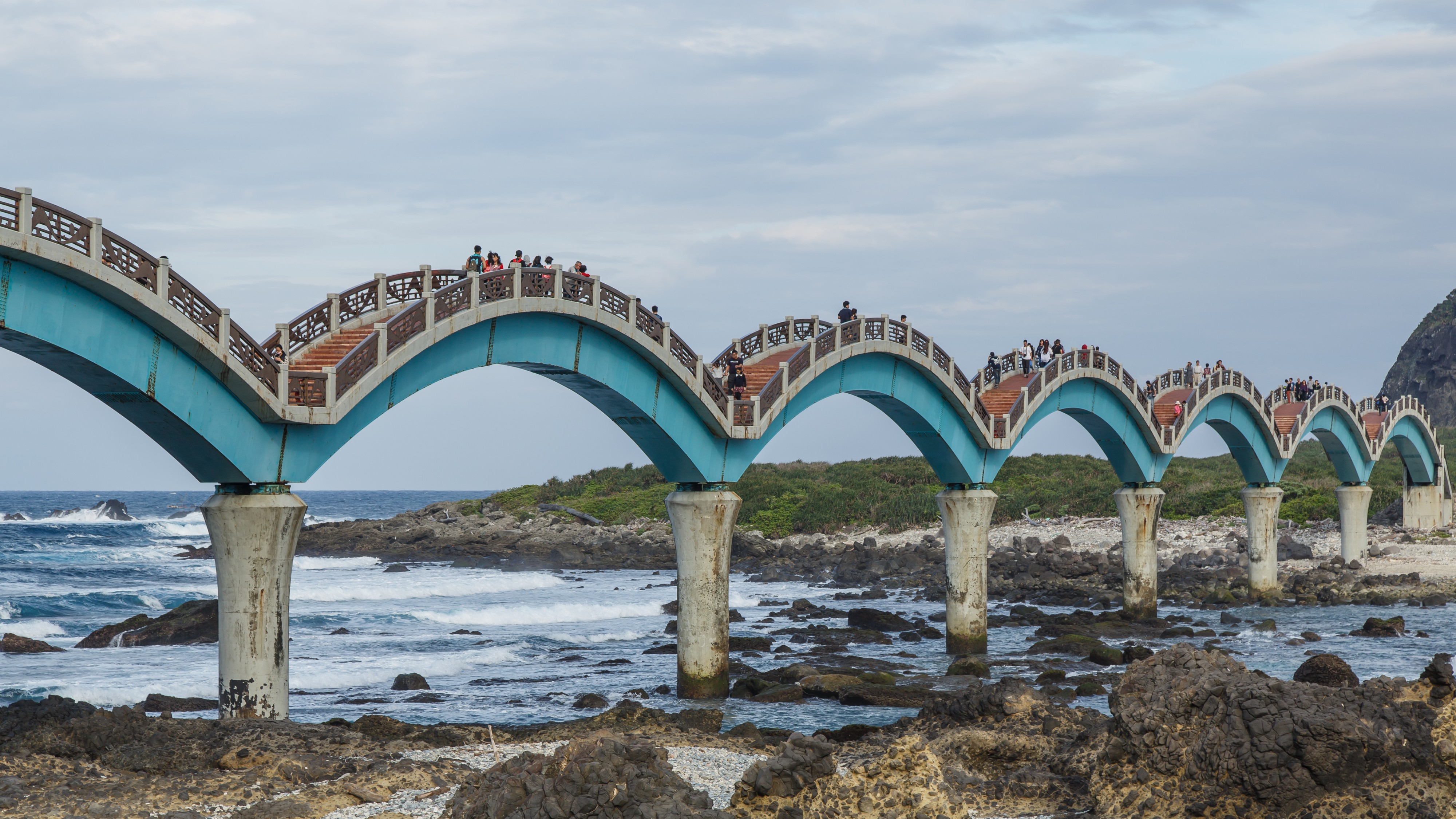 Taitung-County Taiwan Sansiantai-Bridge-02