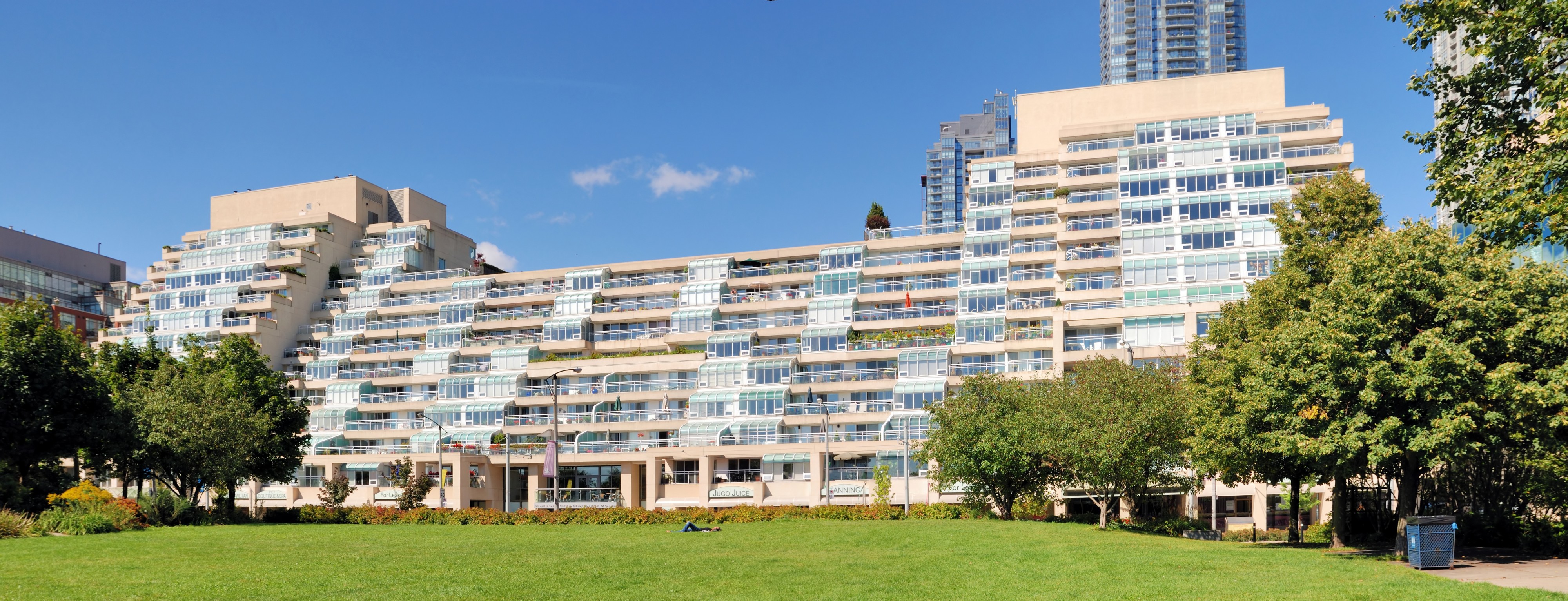 Toronto - ON - King's Landing Condominium