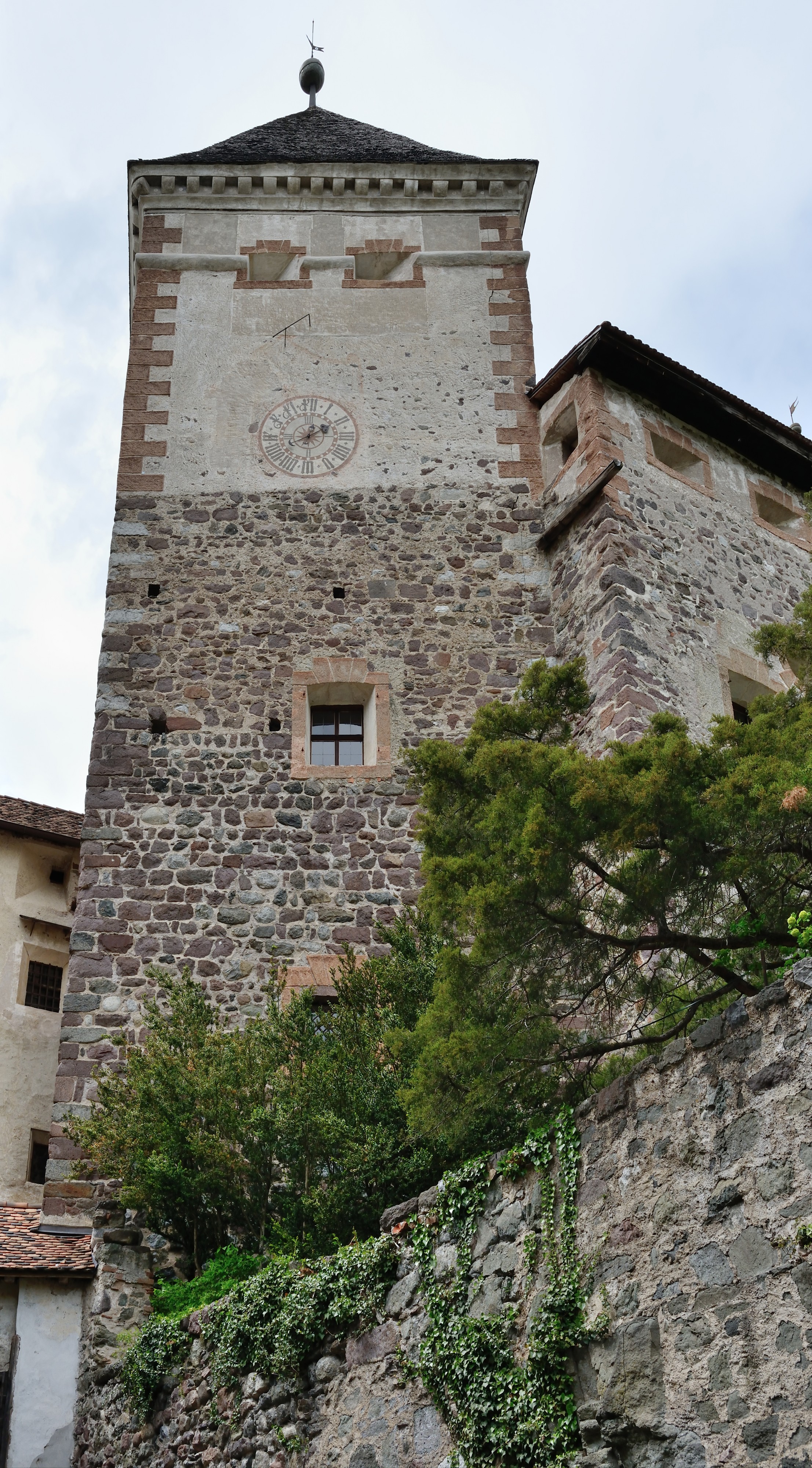 Trostburg Bergfried Ostseite