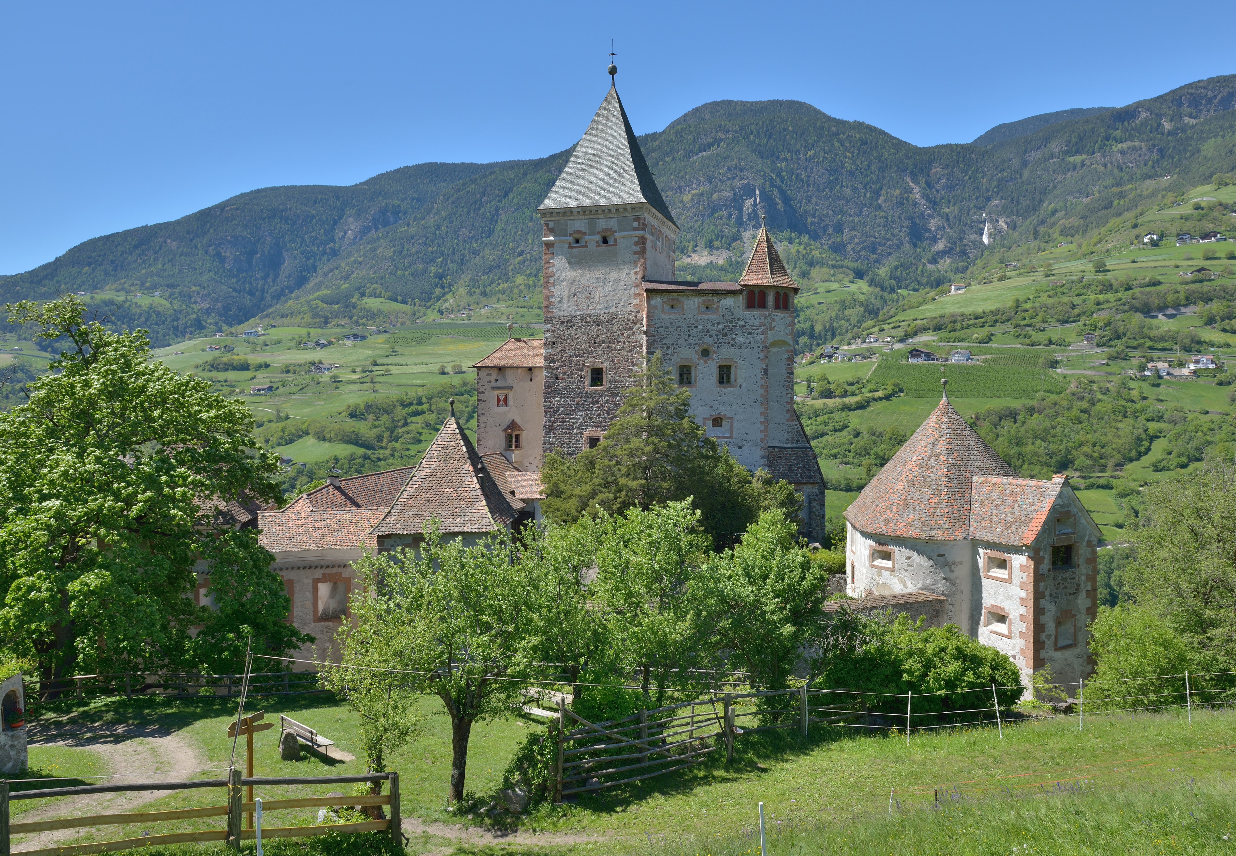 Trostburg Waidbruck East face