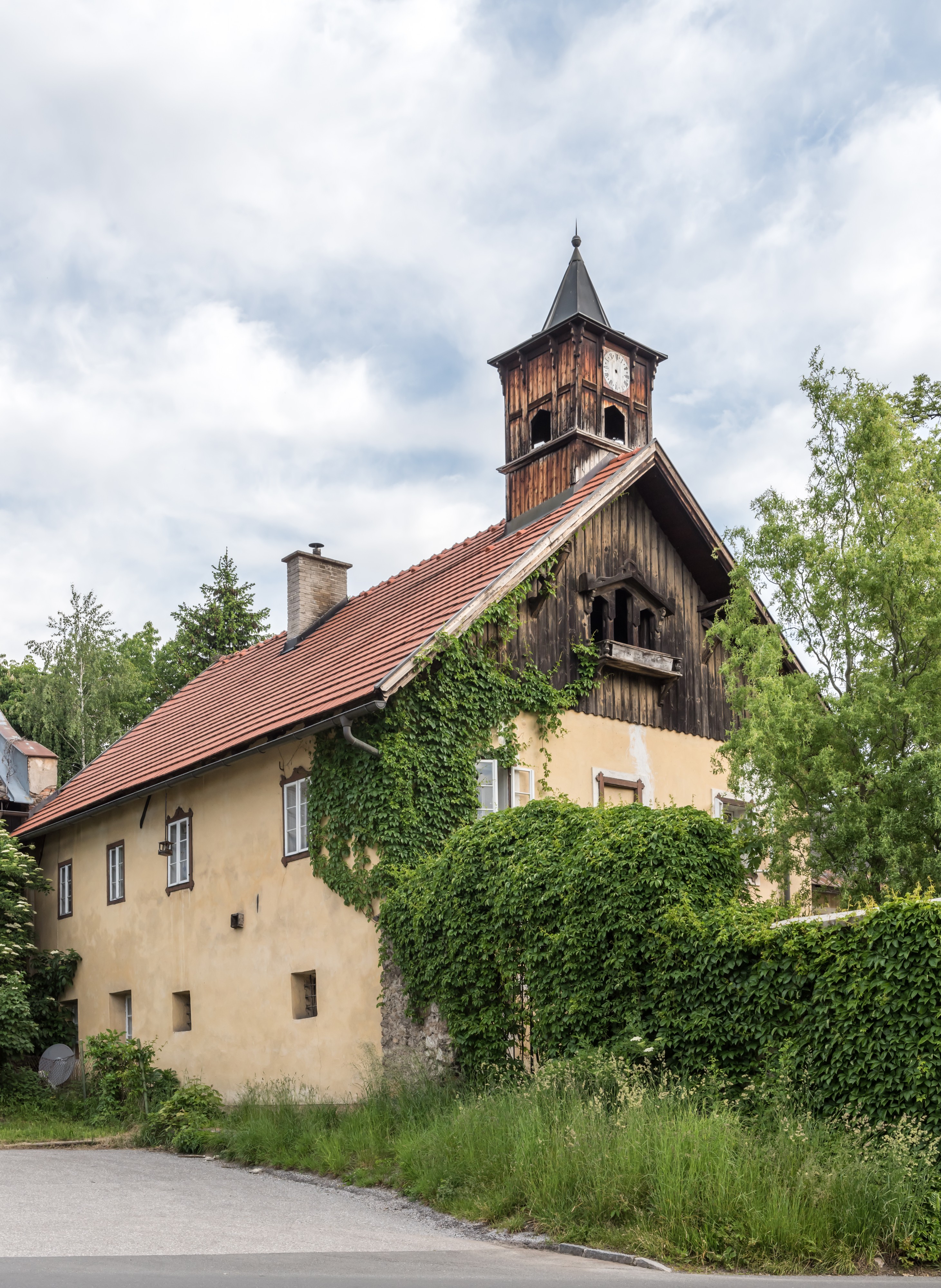 Villach Voelkendorfer Strasse 86b Schloss Werthenau Wirtschaftsgebaeude 23052016 2040