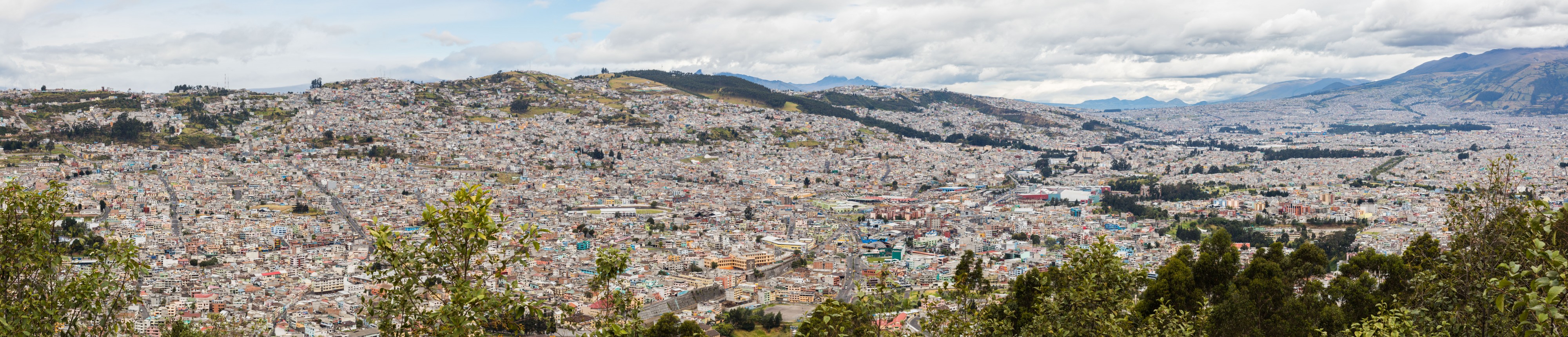 Vista de Quito desde El Panecillo, Ecuador, 2015-07-22, DD 45-49 PAN