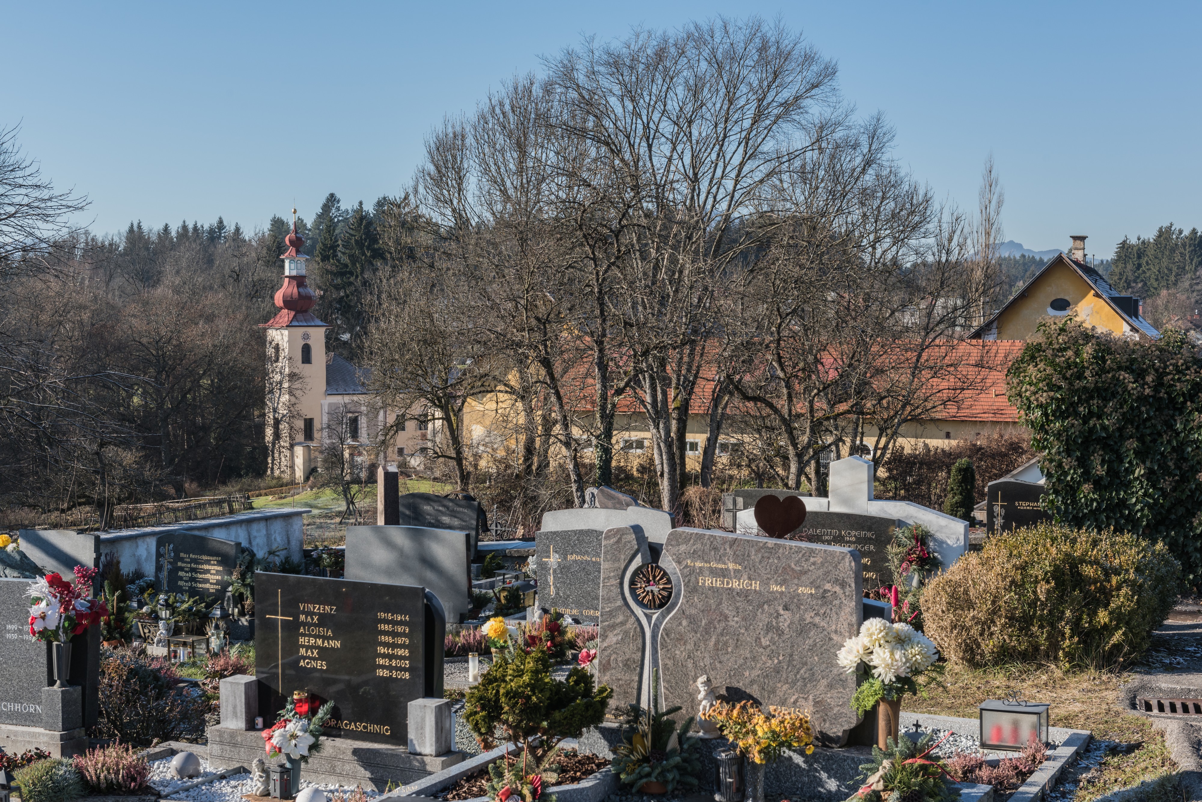 Wernberg Damtschach Schloss Ansicht vom Ortsfriedhof 06122016 5473