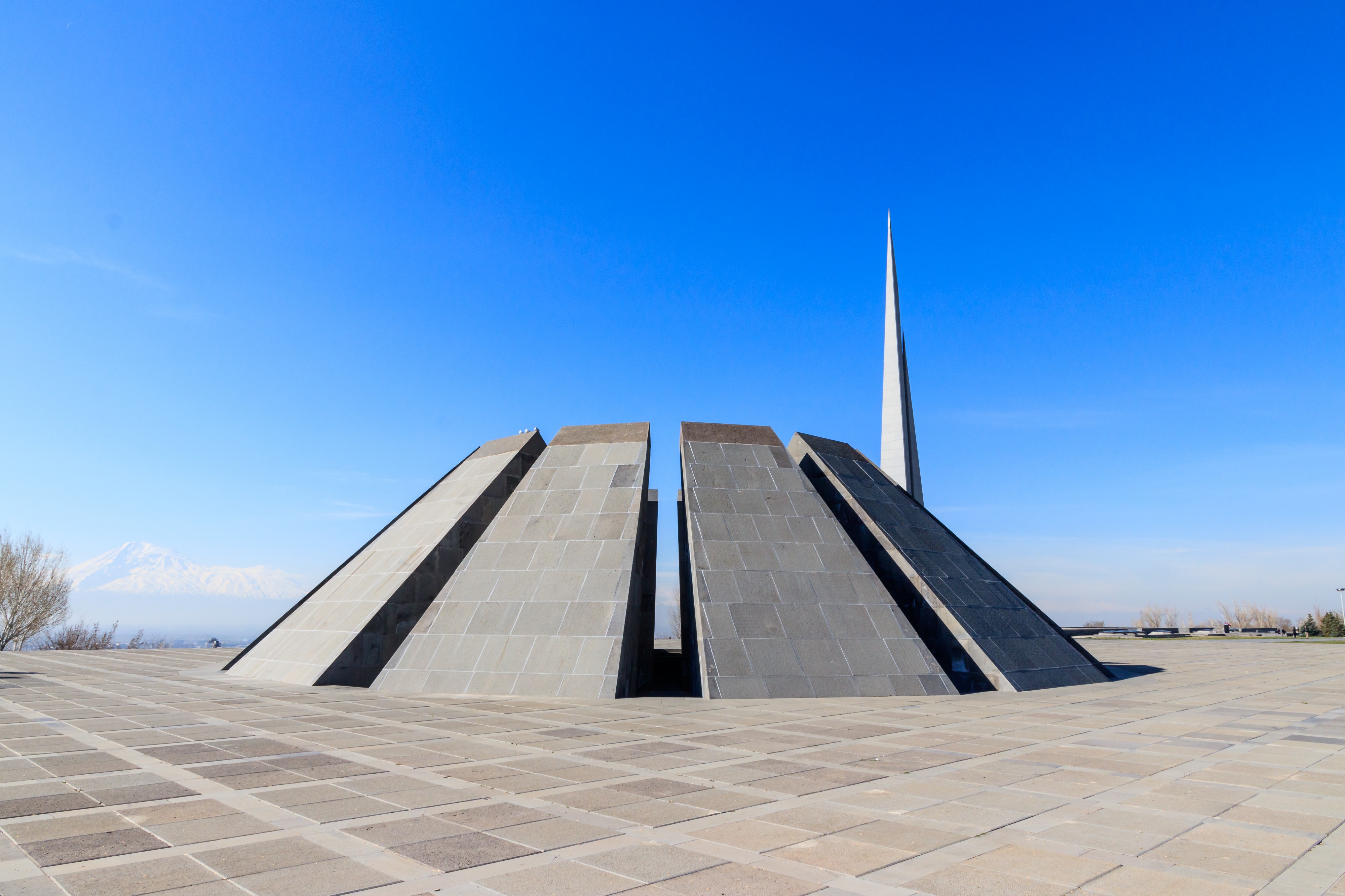 Yerevan Tsitsernakaberd Armenian Genocide Museum Memorial msu-2018-3008