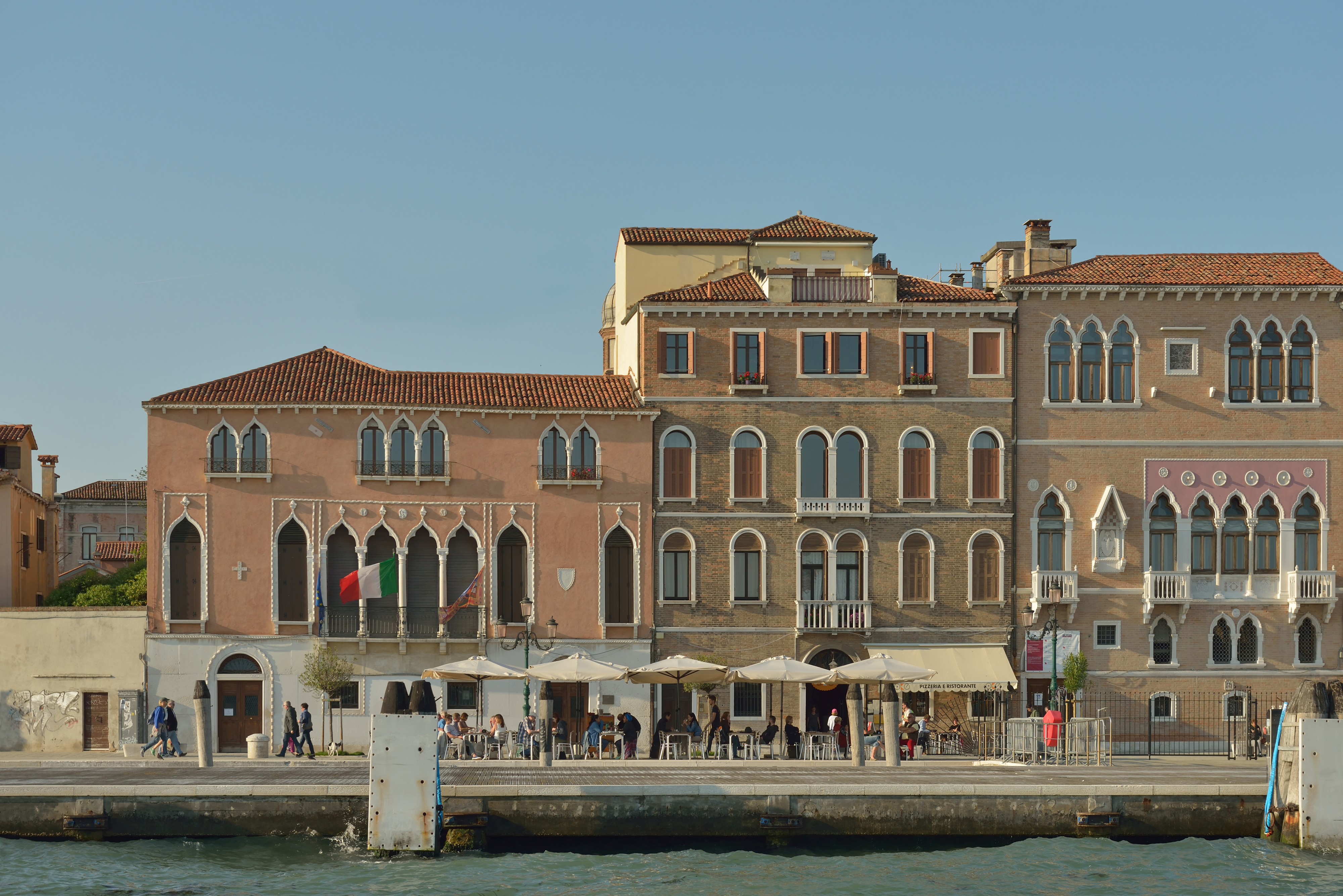 Zattere Ufficio di Sanità Marittima vista dal Canale Giudecca