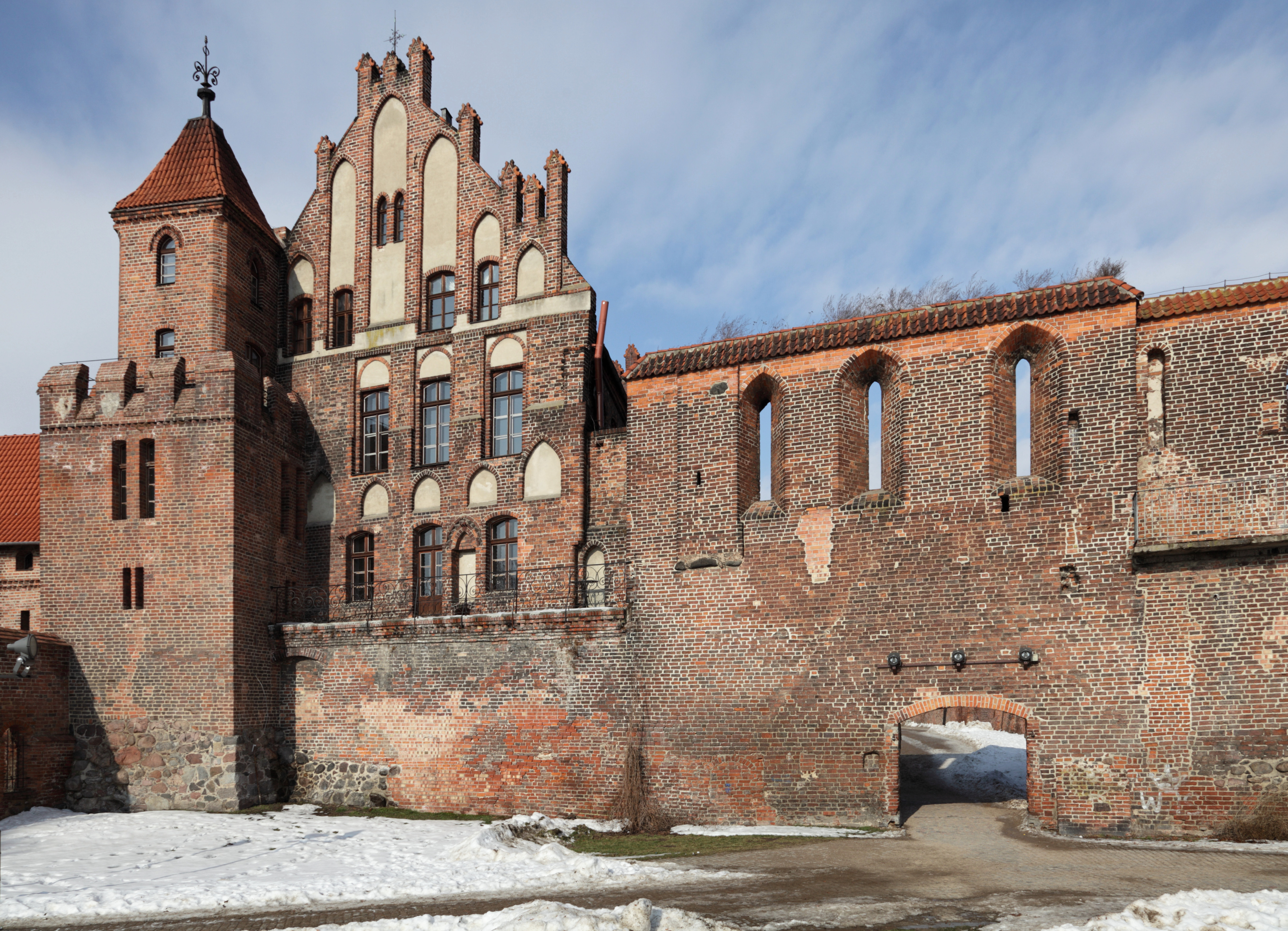 Torun Dwor Mieszczanski 01