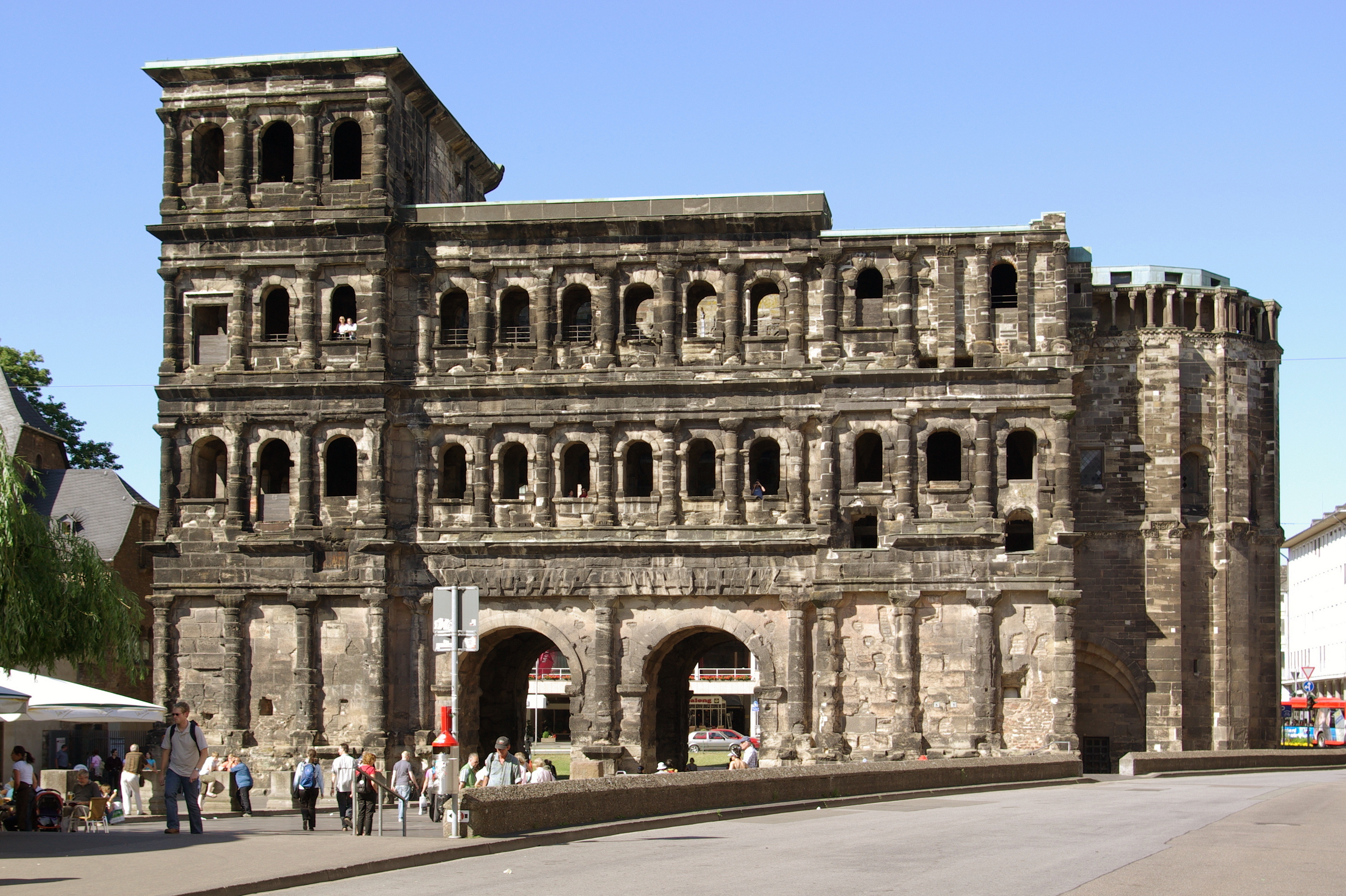 Trier Porta Nigra BW 3
