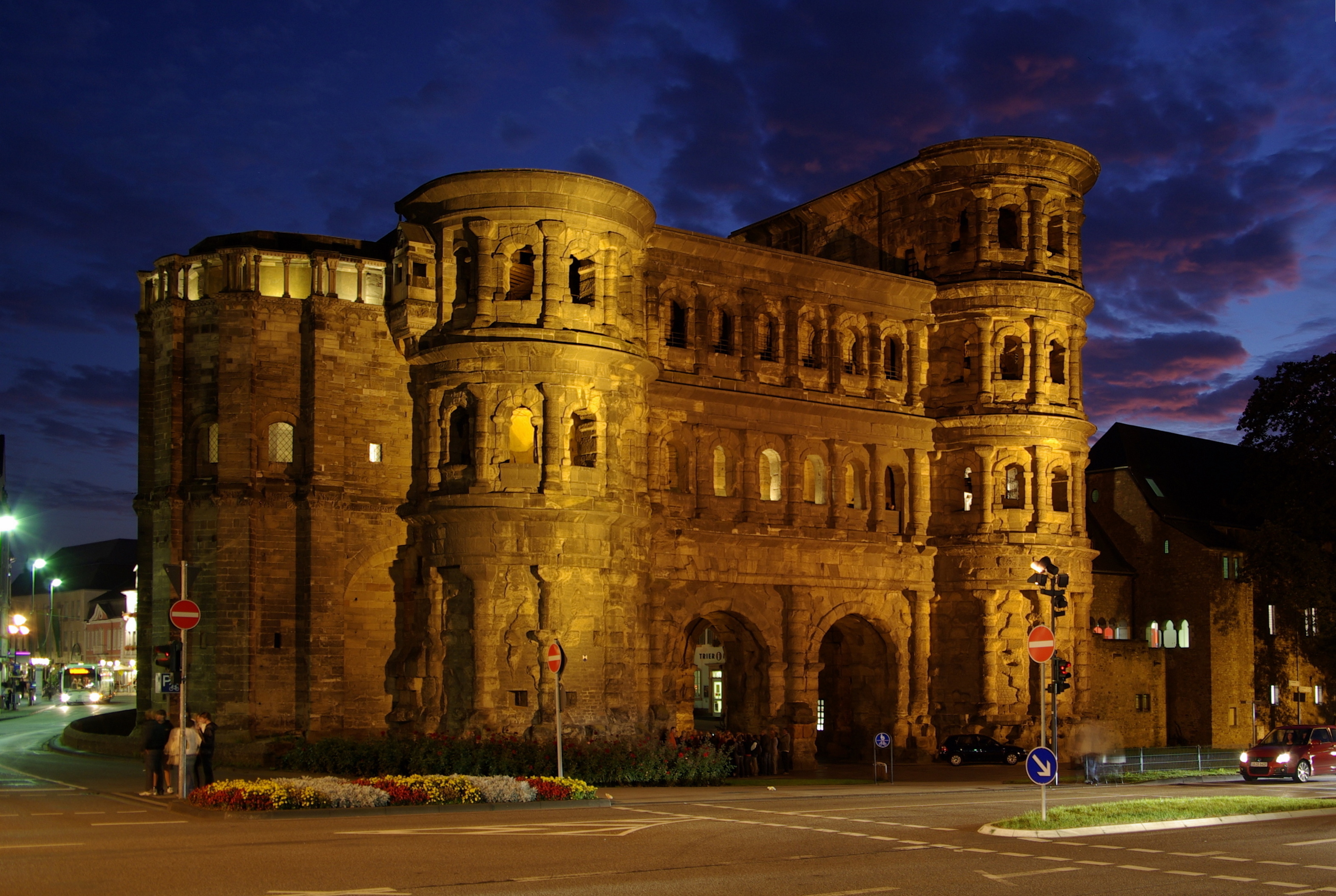 Trier Porta Nigra BW 4