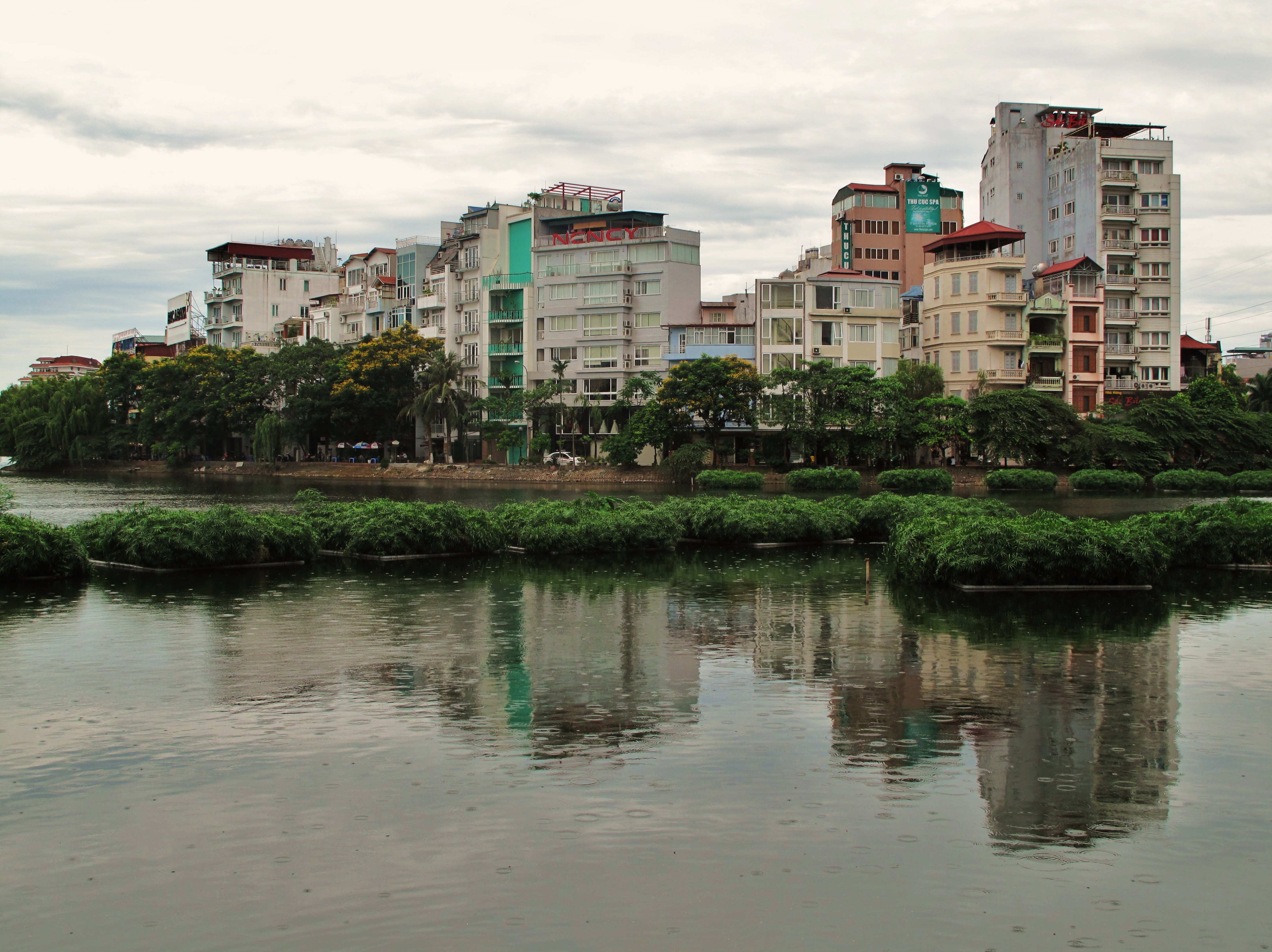 Truc Bach lake (7360935802)