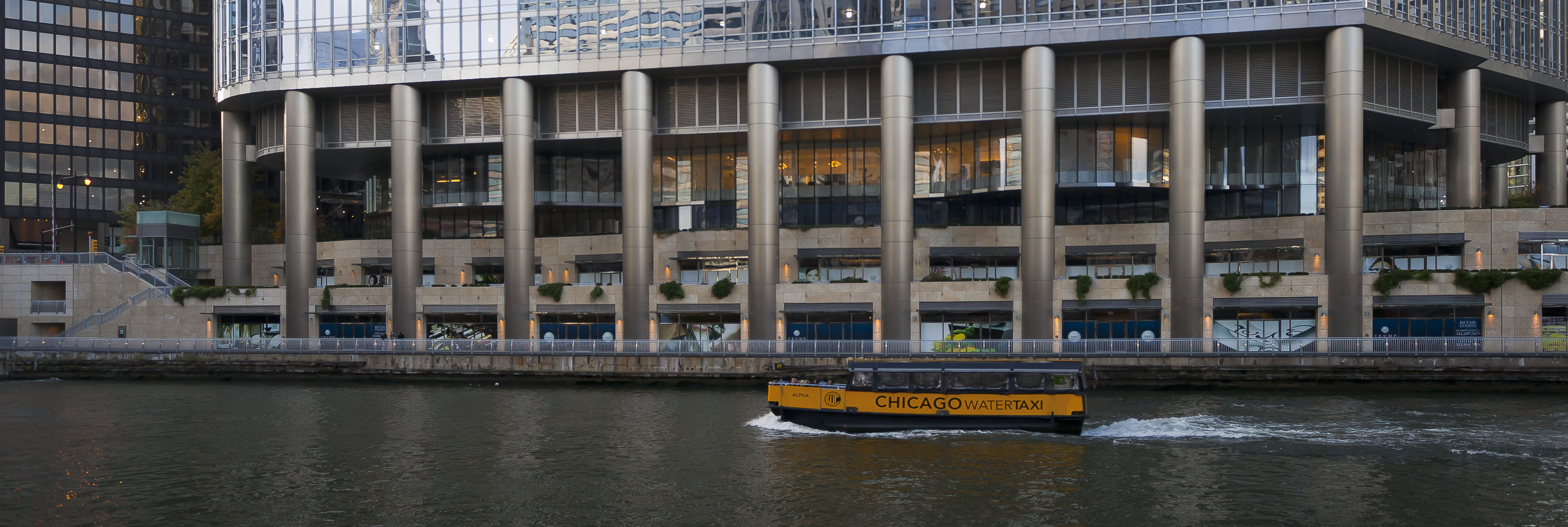 Trump International Hotel and Tower, Chicago riverwalk 2012-10-20, DD 03