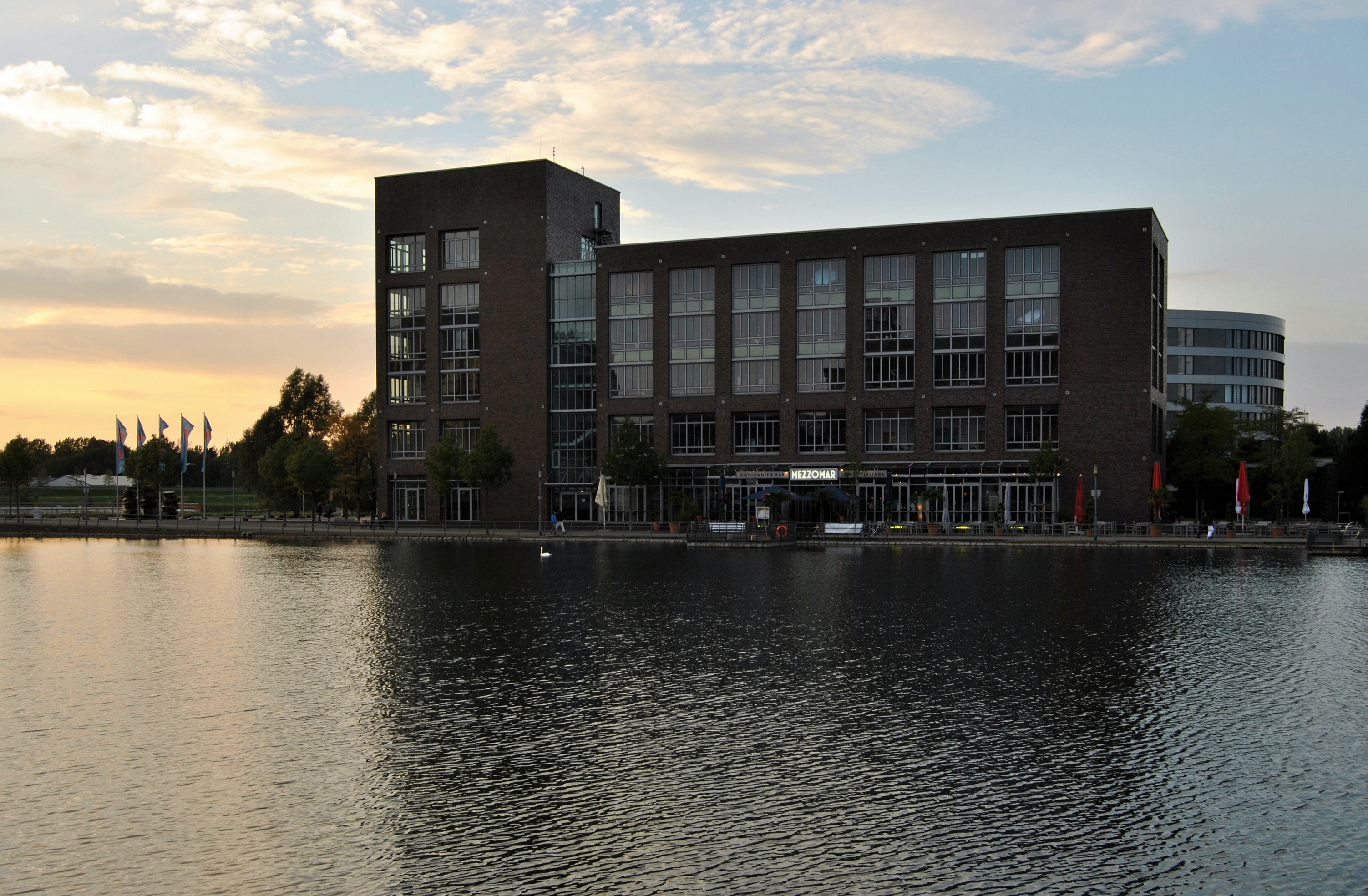 Verwaltungsgebäude Alltours sunset II