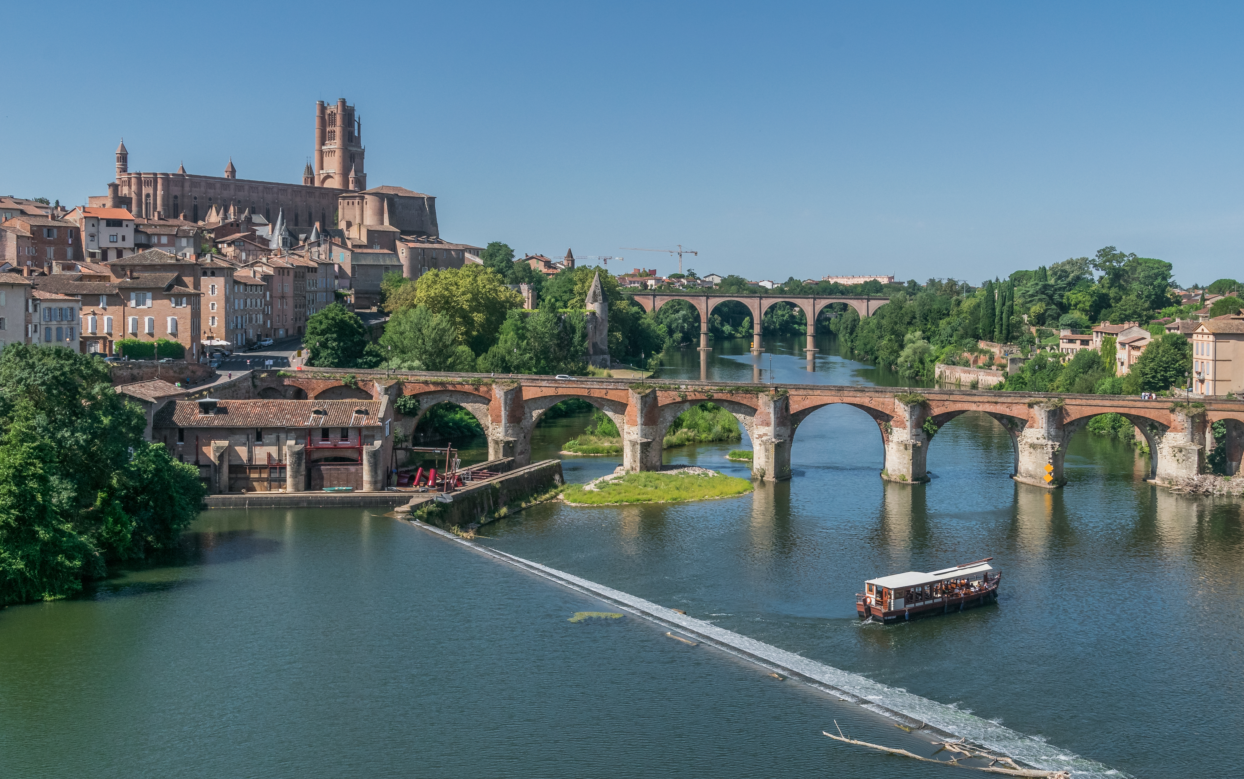 Vieux Pont and Saint Cecilia Cathedral of Albi 10