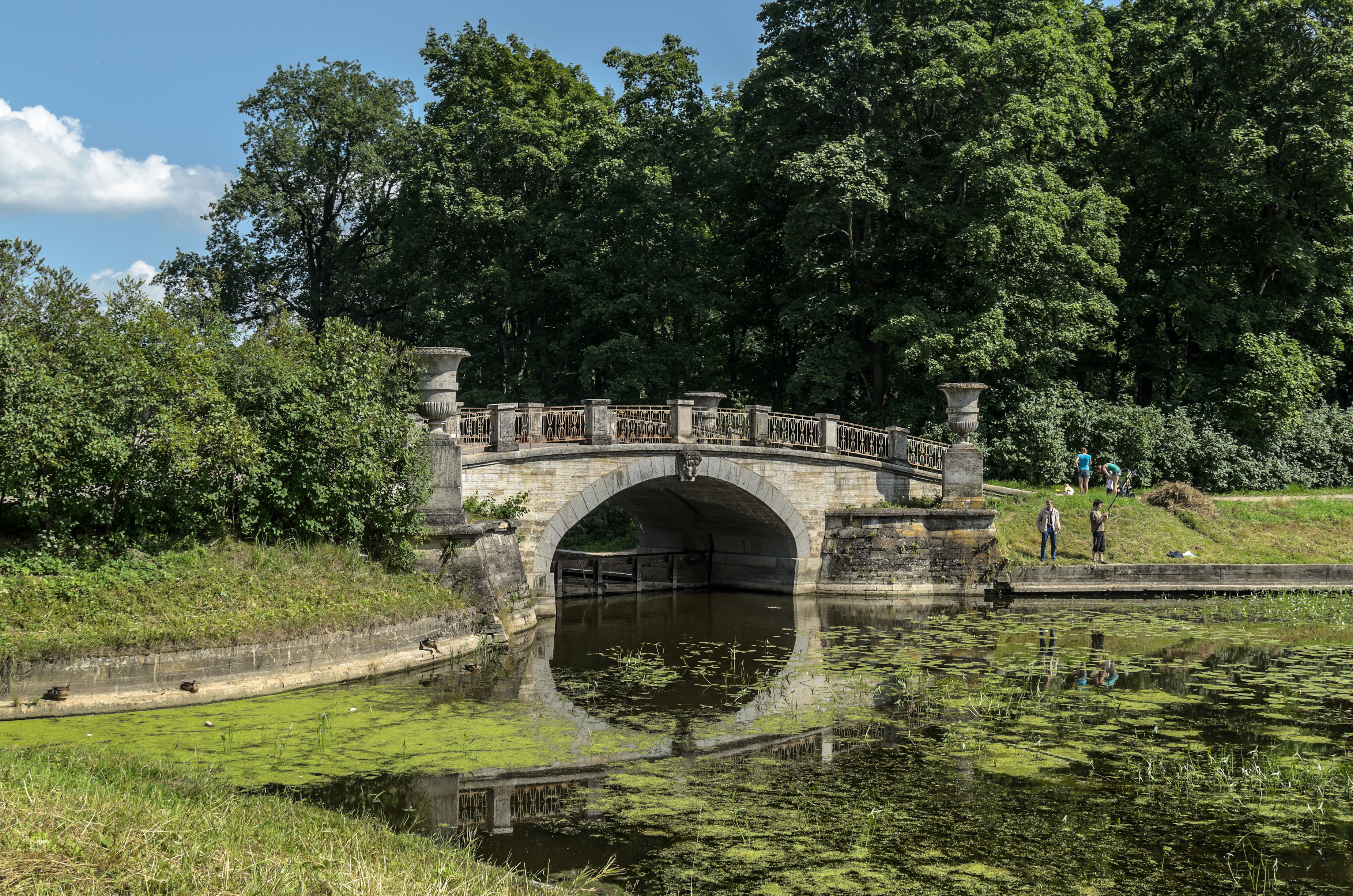 Viskontiev Bridge in Pavlovsk Park 01