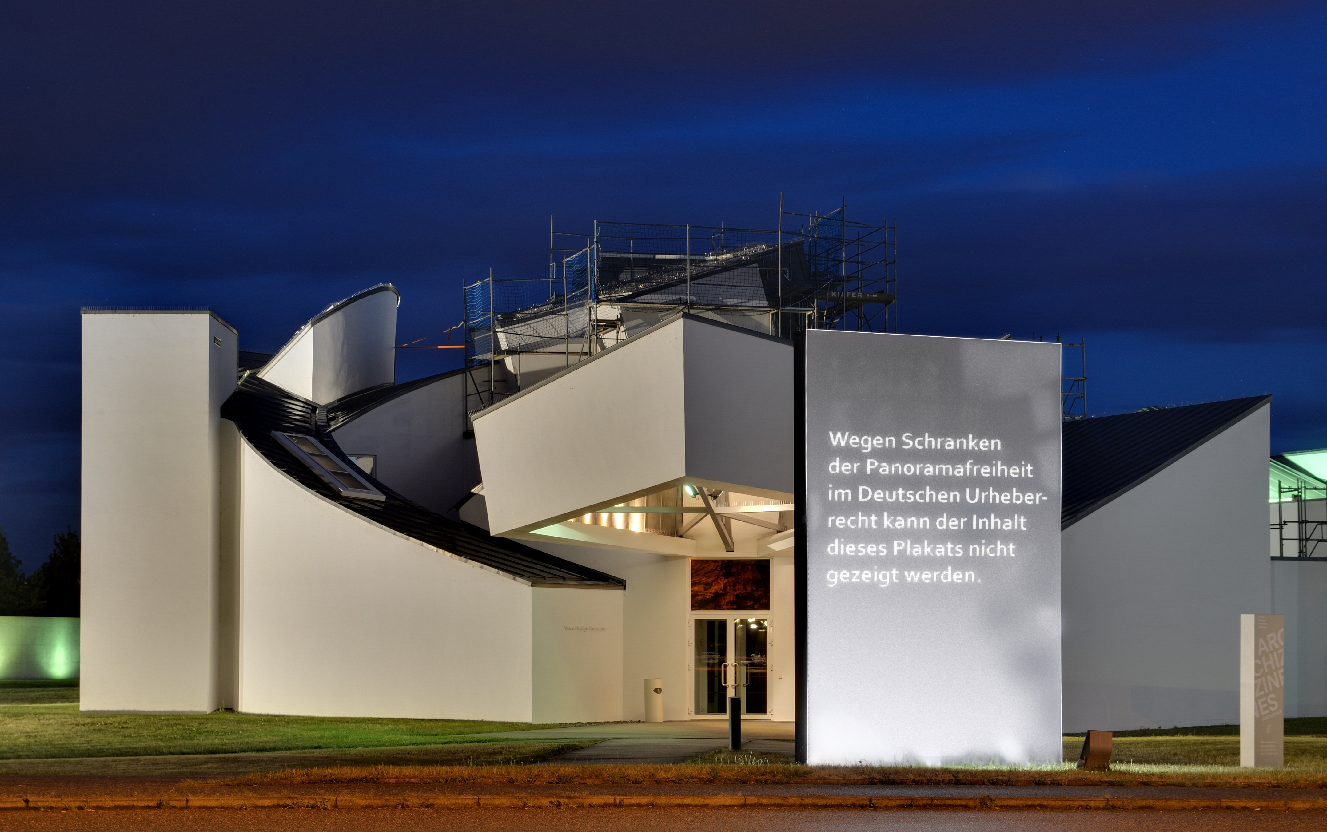 Vitra Design Museum nachts1 - with result of DR