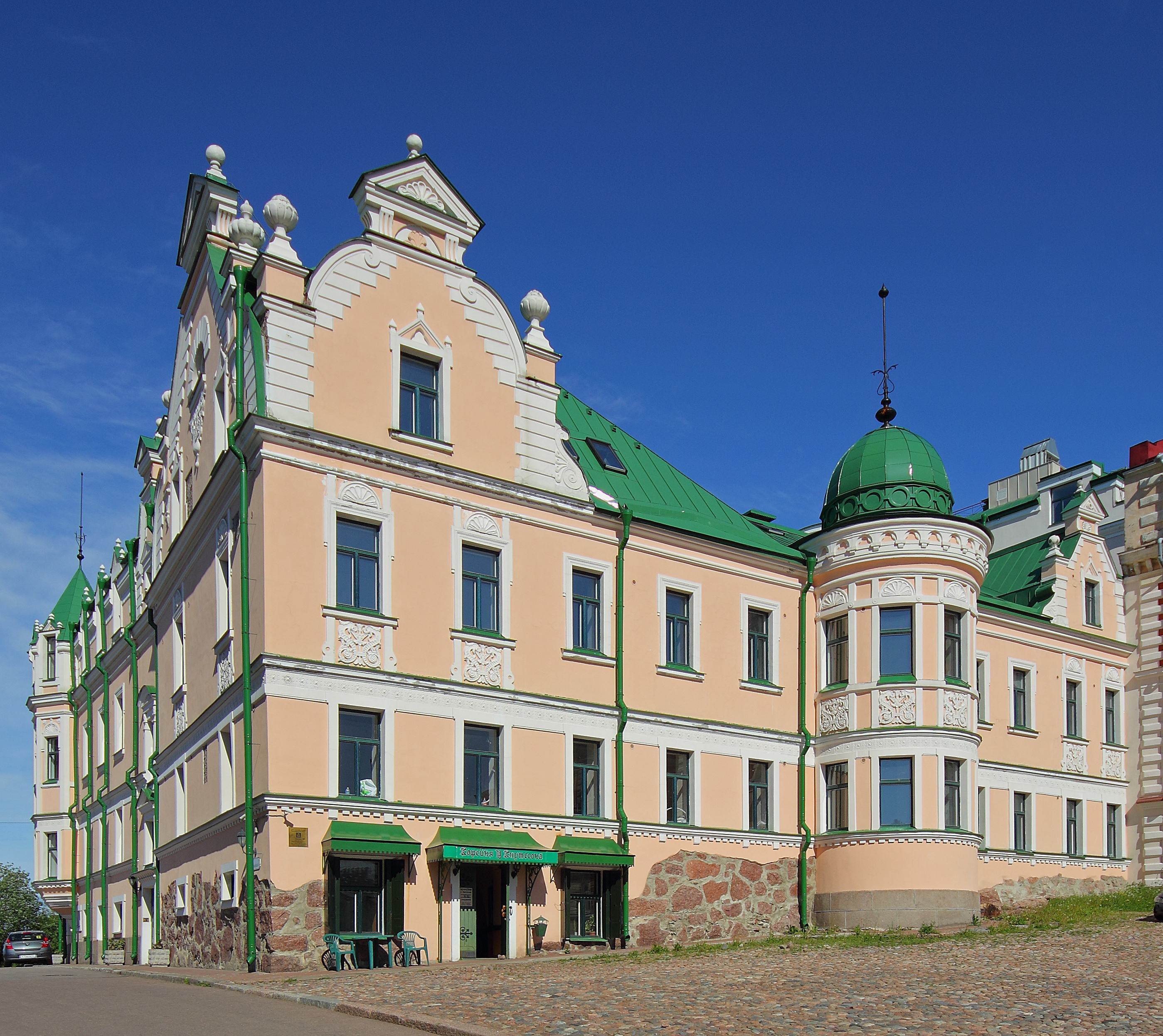 Vyborg June2012 House at Ratushnaya Square
