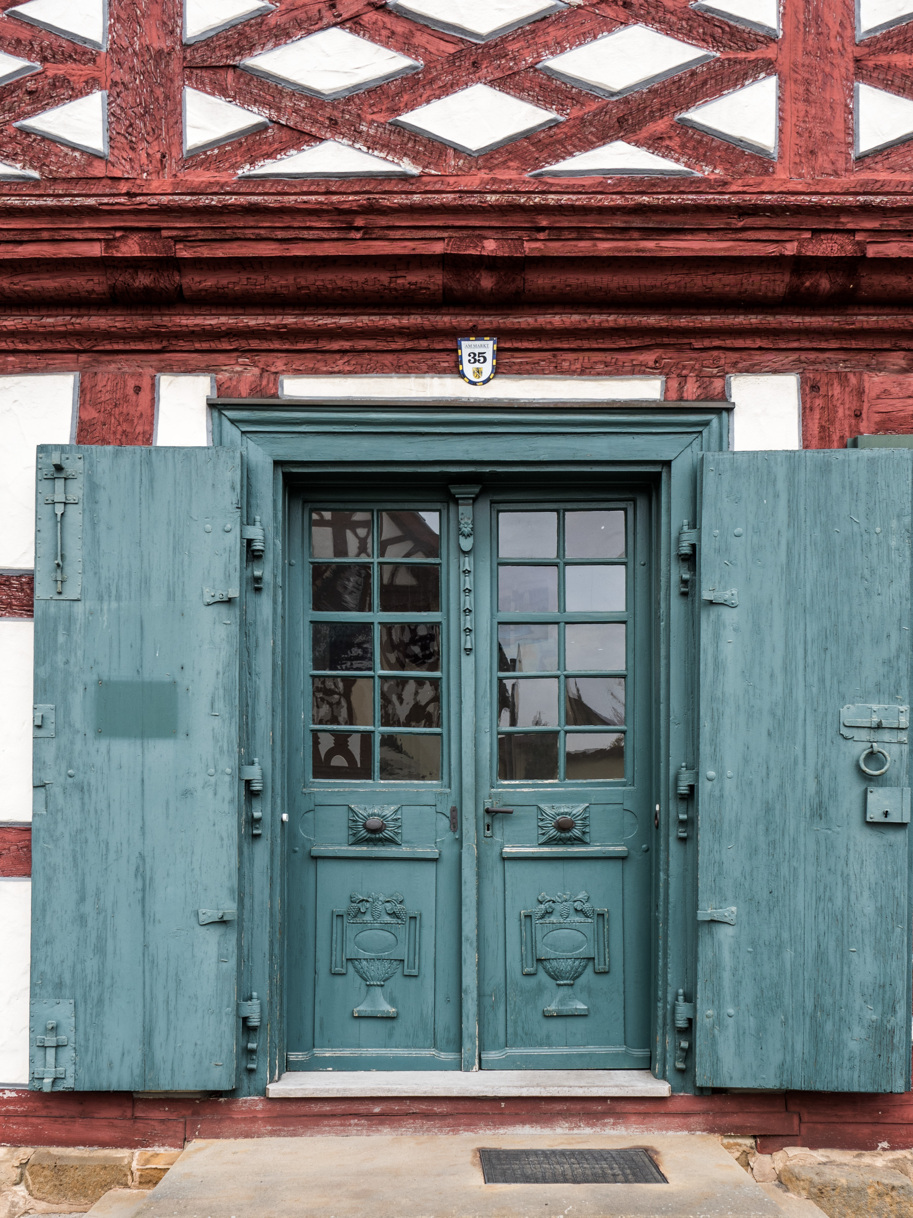 Weismain-entrance-door-270221