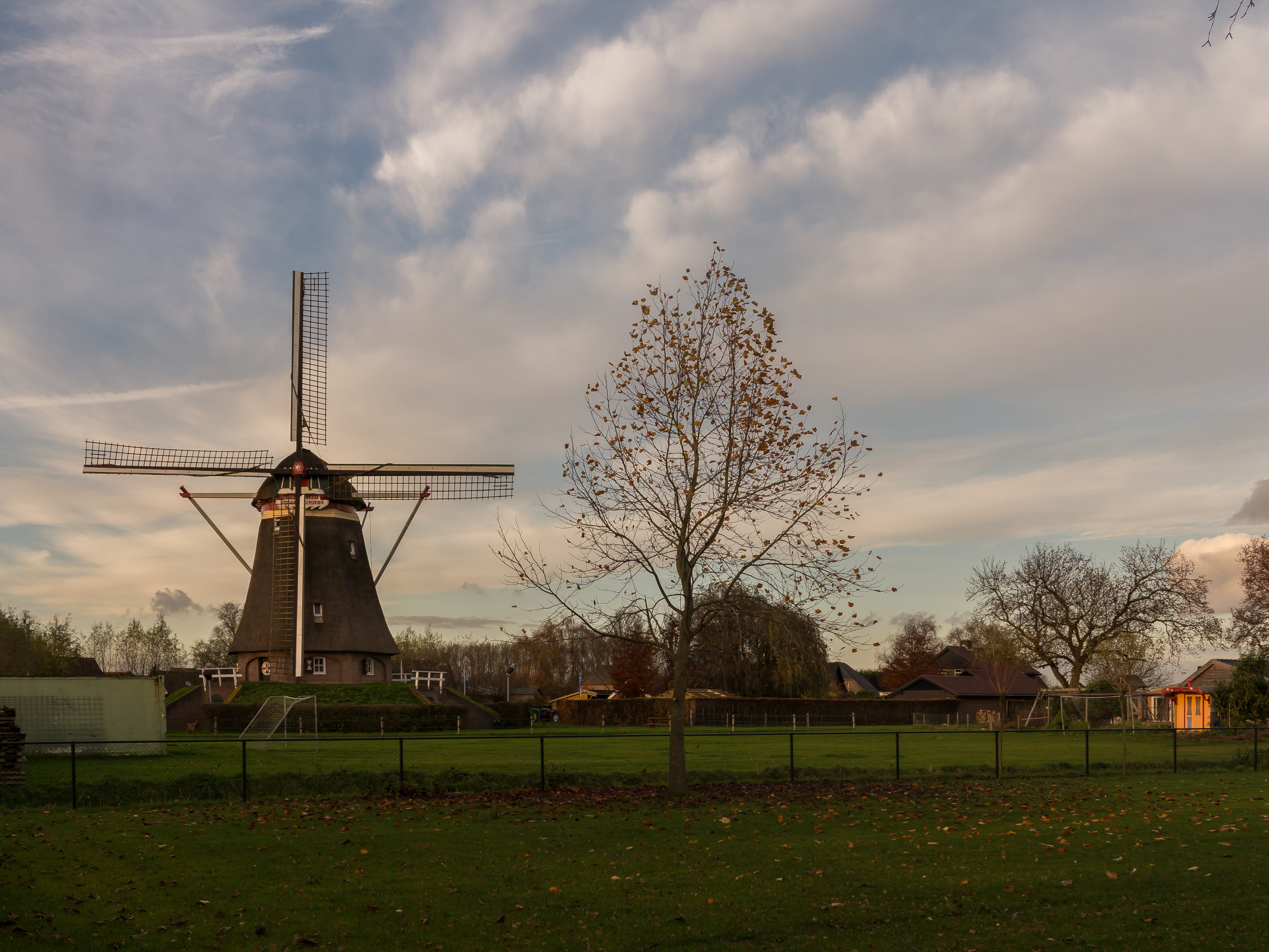 Winssen, de Beatrixmolen RM9561 foto9 2014-11-24 15.33