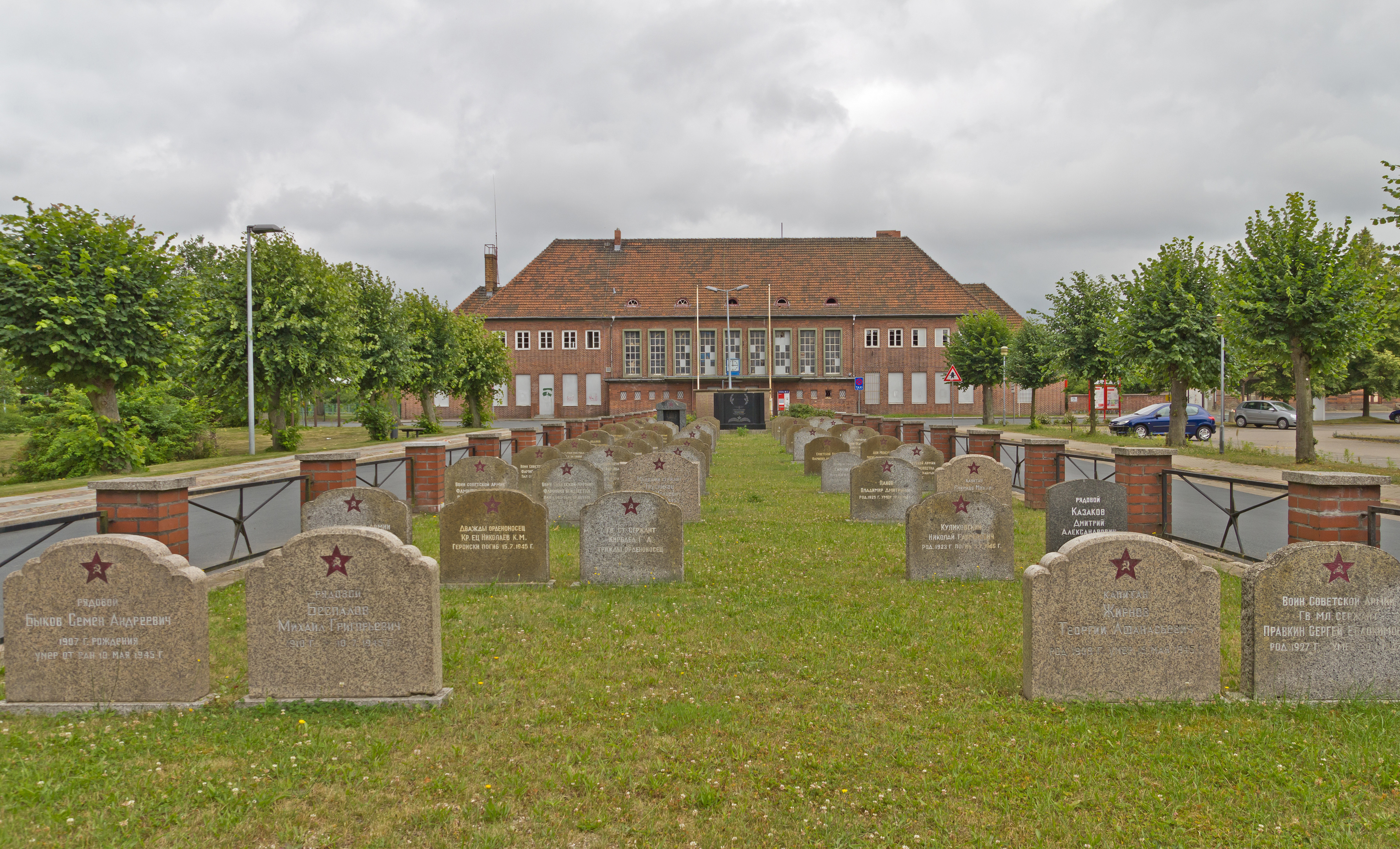 Wittstock 07-13 img15 Ehrenfriedhof