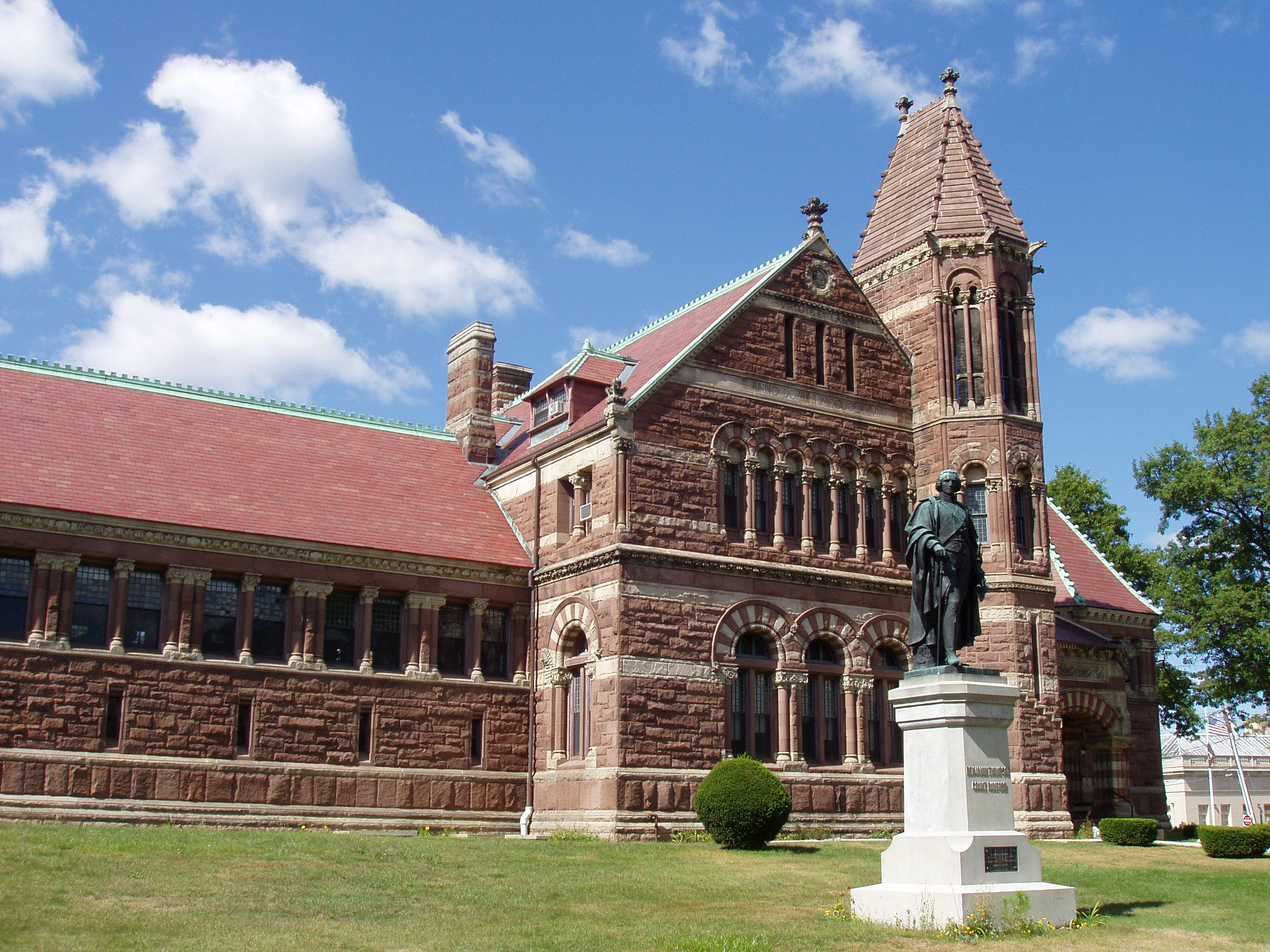 Woburn, Massachusetts, Library with statue of Benjamin Thompson