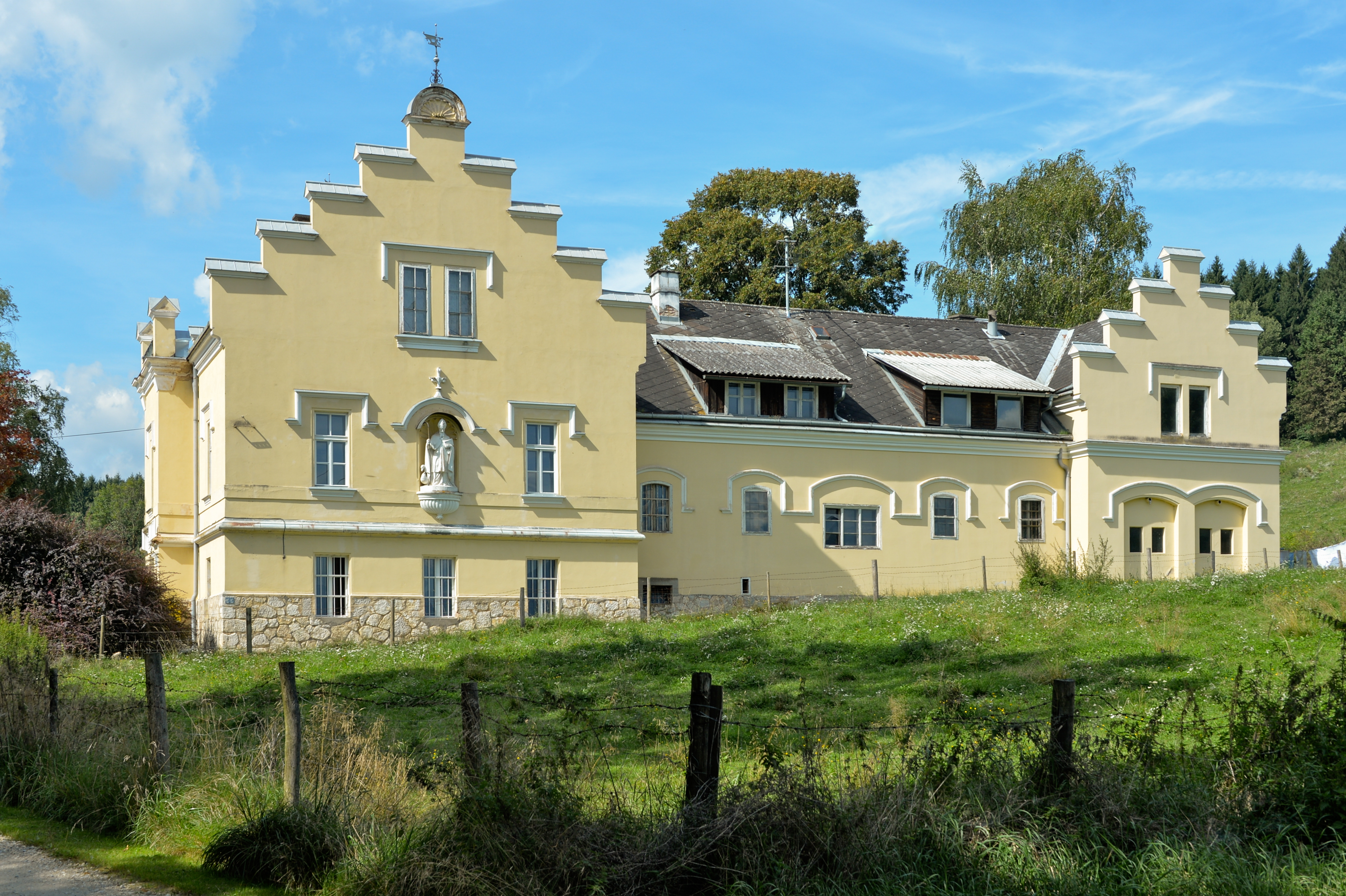 Wolfsberg Reinfelsdorf 20 Wirtschaftsgebaeude von Schloss Weissenau 29082014 768