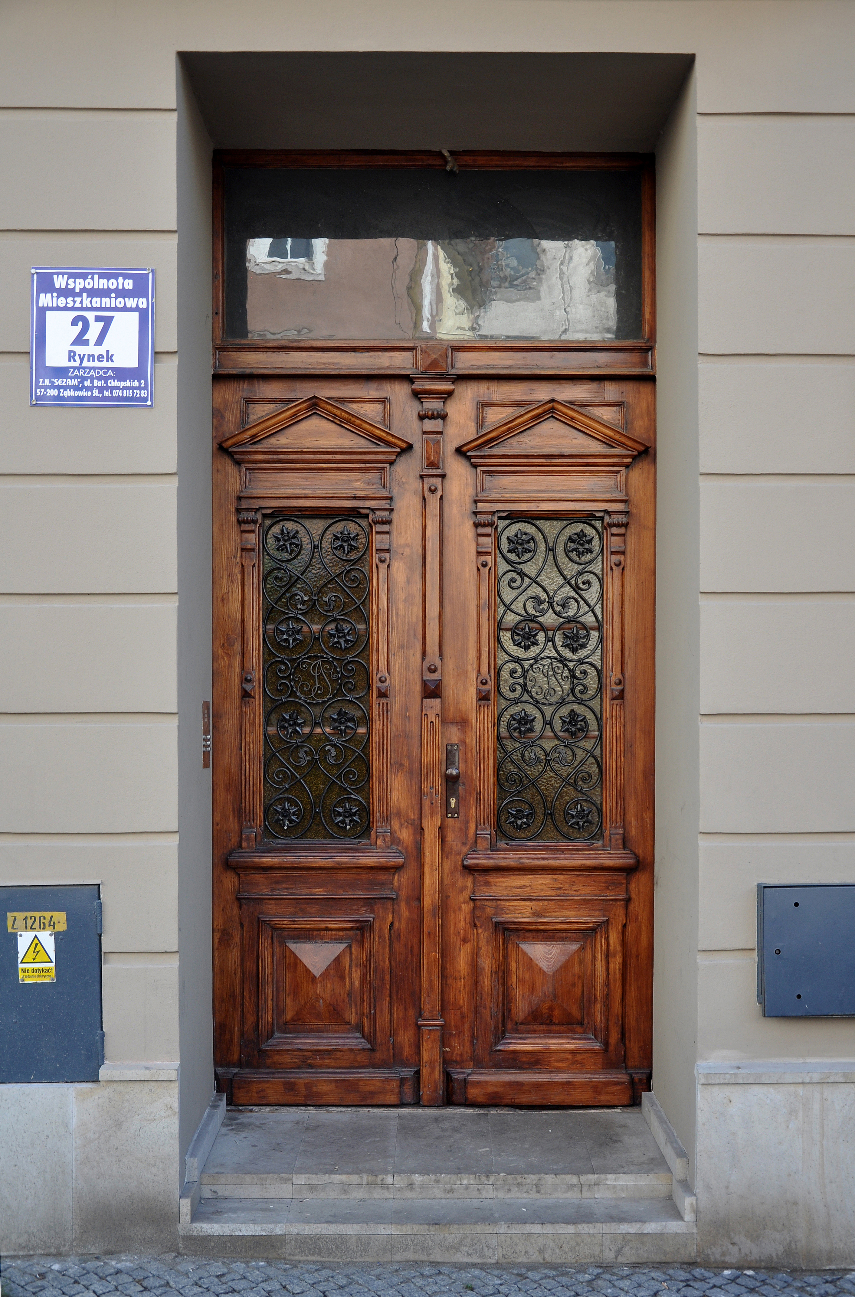 Ząbkowice Śląskie, Rynek 27, 01