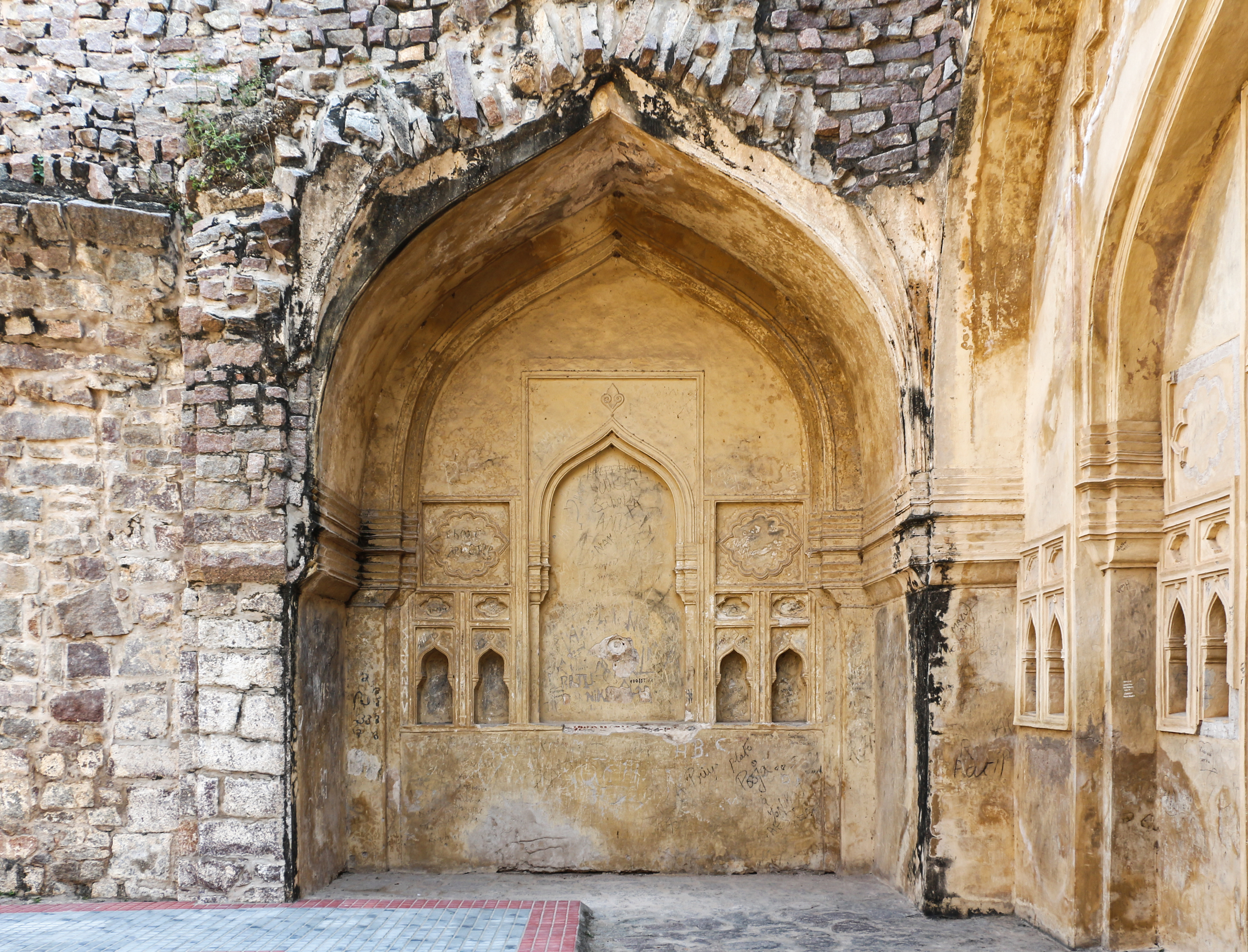 Zanaana Mosque 01