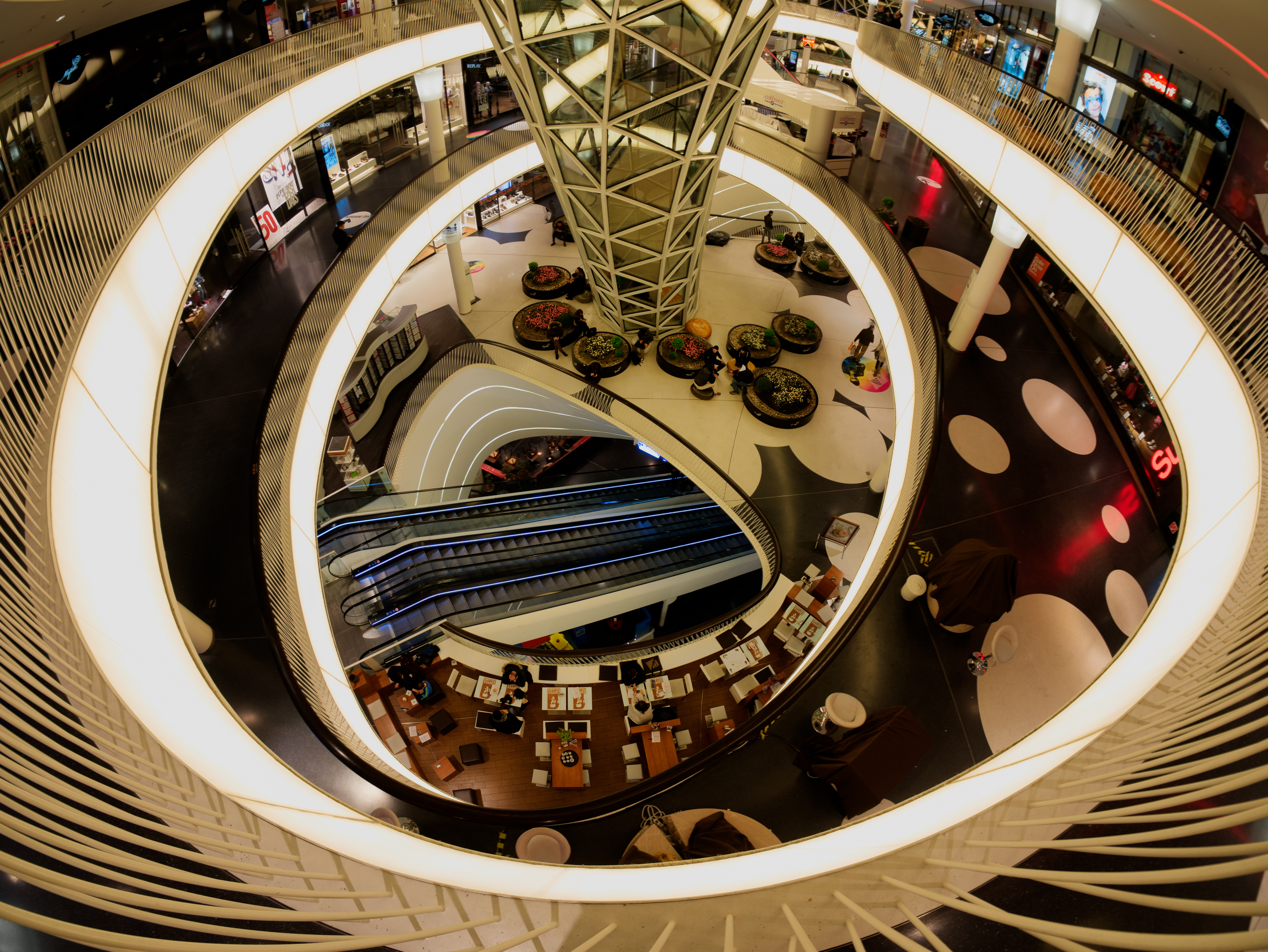 Zeil-Gallery-MyZeil-staircase- with-escalators-in-Frankfurt-am-Main-P1330167N