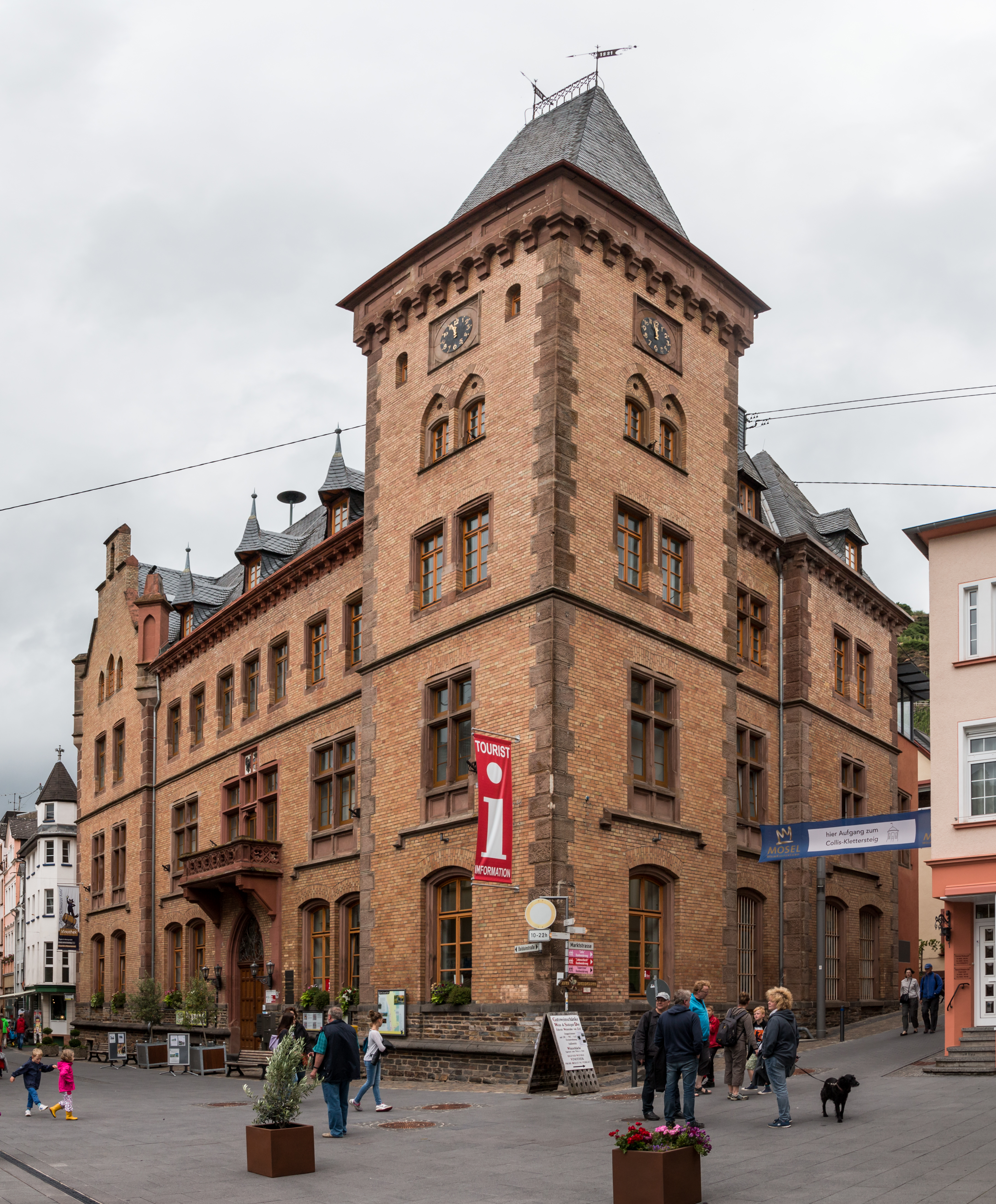 Zell (Mosel), Rathaus -- 2015 -- 7589