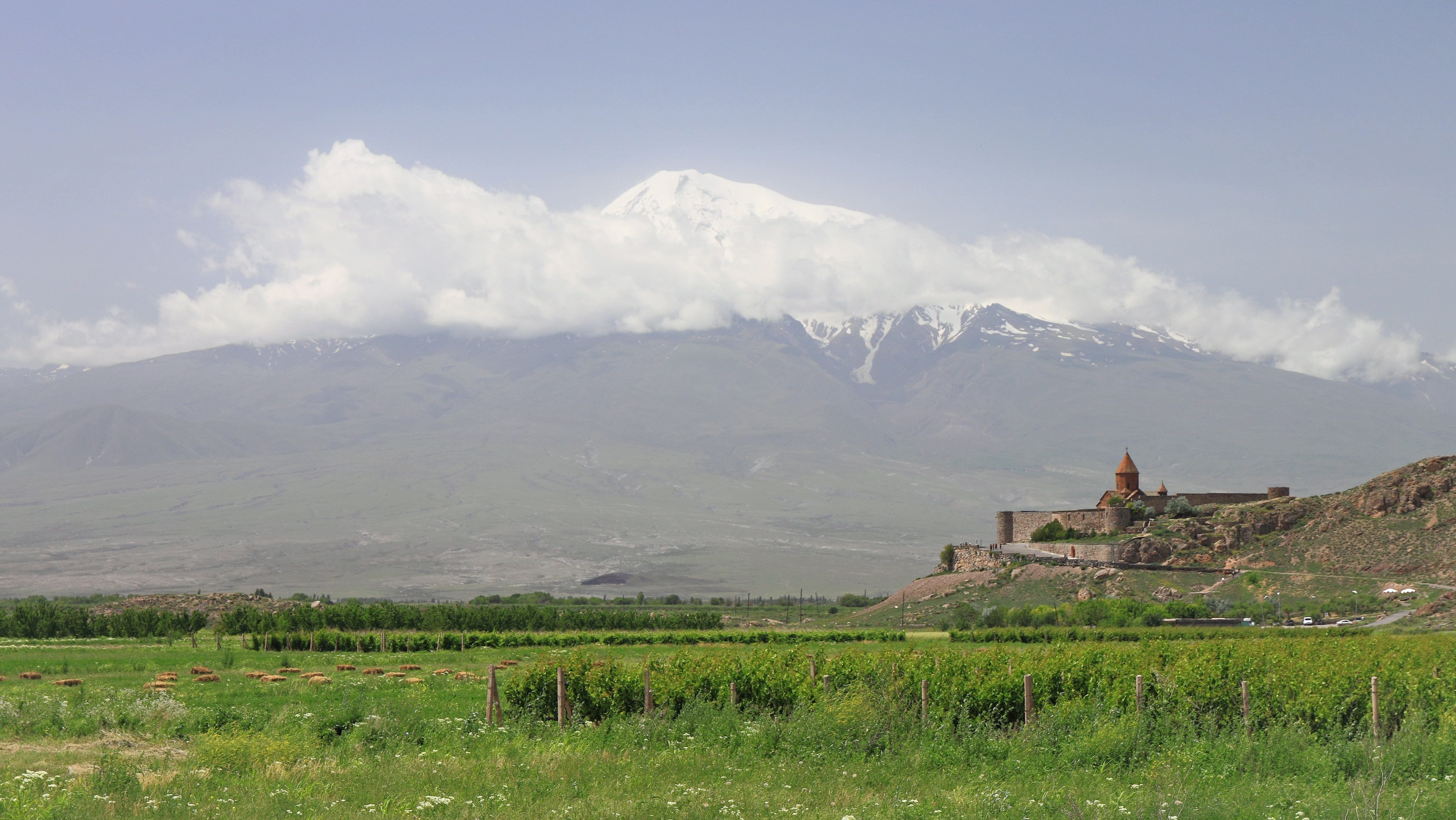 2014 Prowincja Ararat, Widok na Wielki Ararat i klasztor Chor Wirap (03)